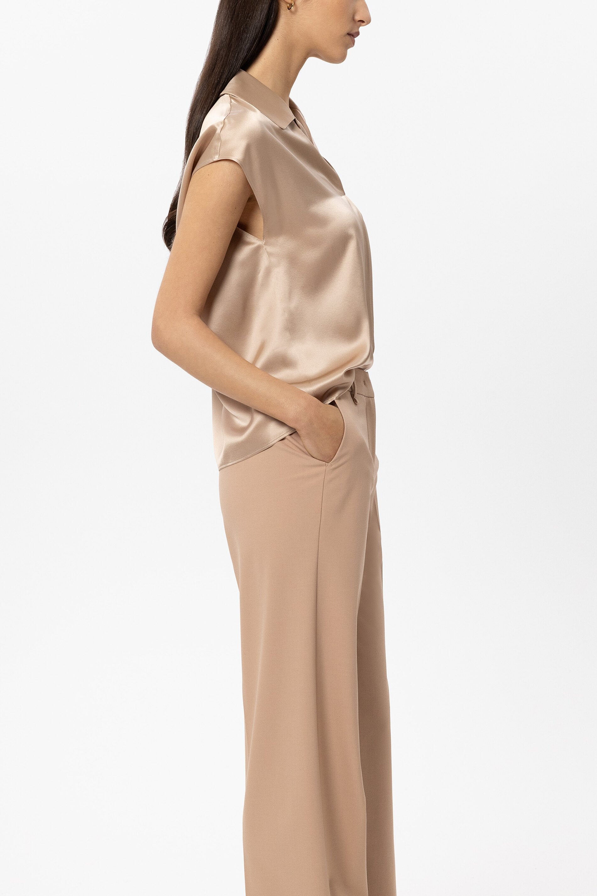 Kurzarm-Seidenbluse - cappuccino - Standard | Model Seite