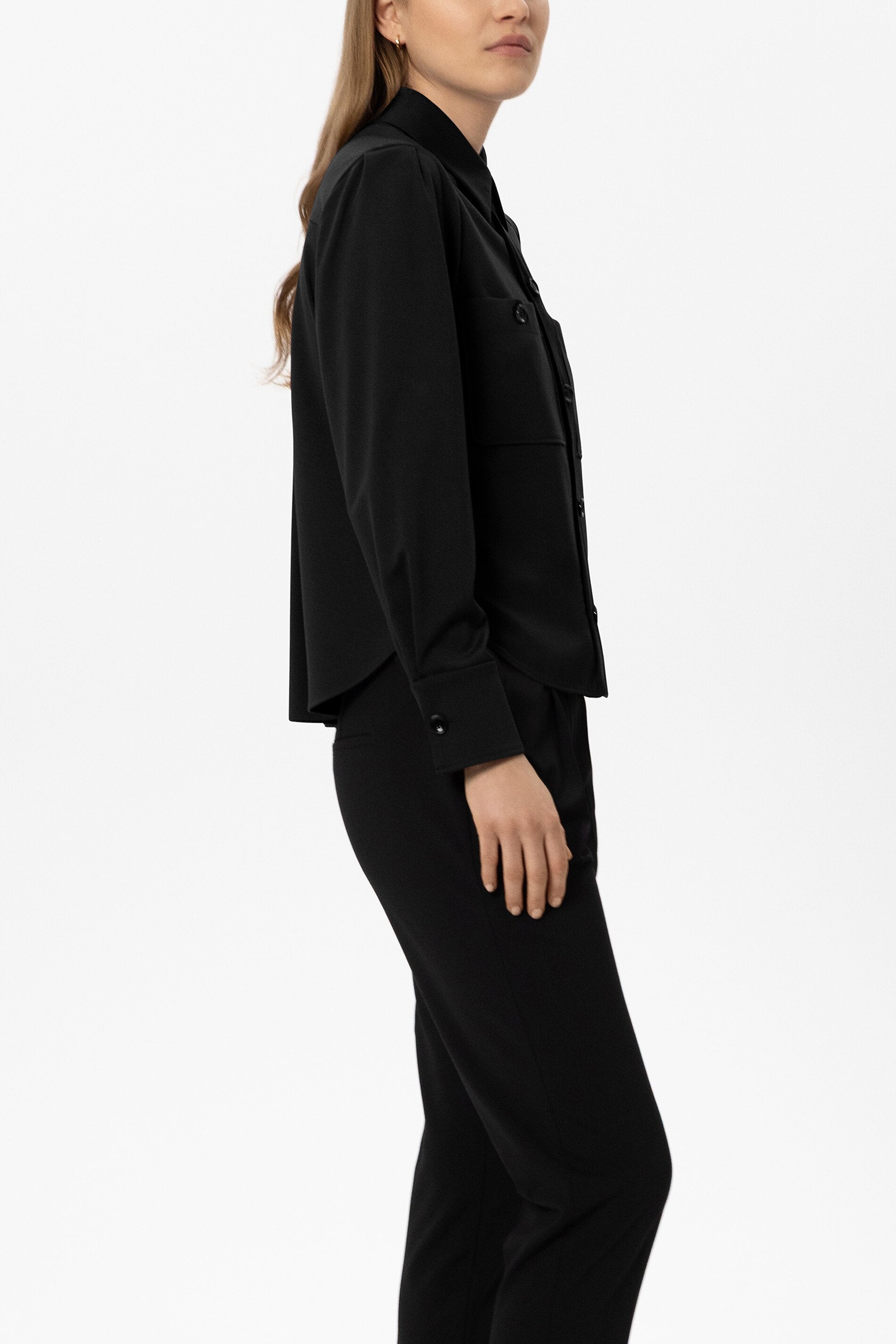 Hemdbluse aus Punto-Milano - black - Standard | Model Seite