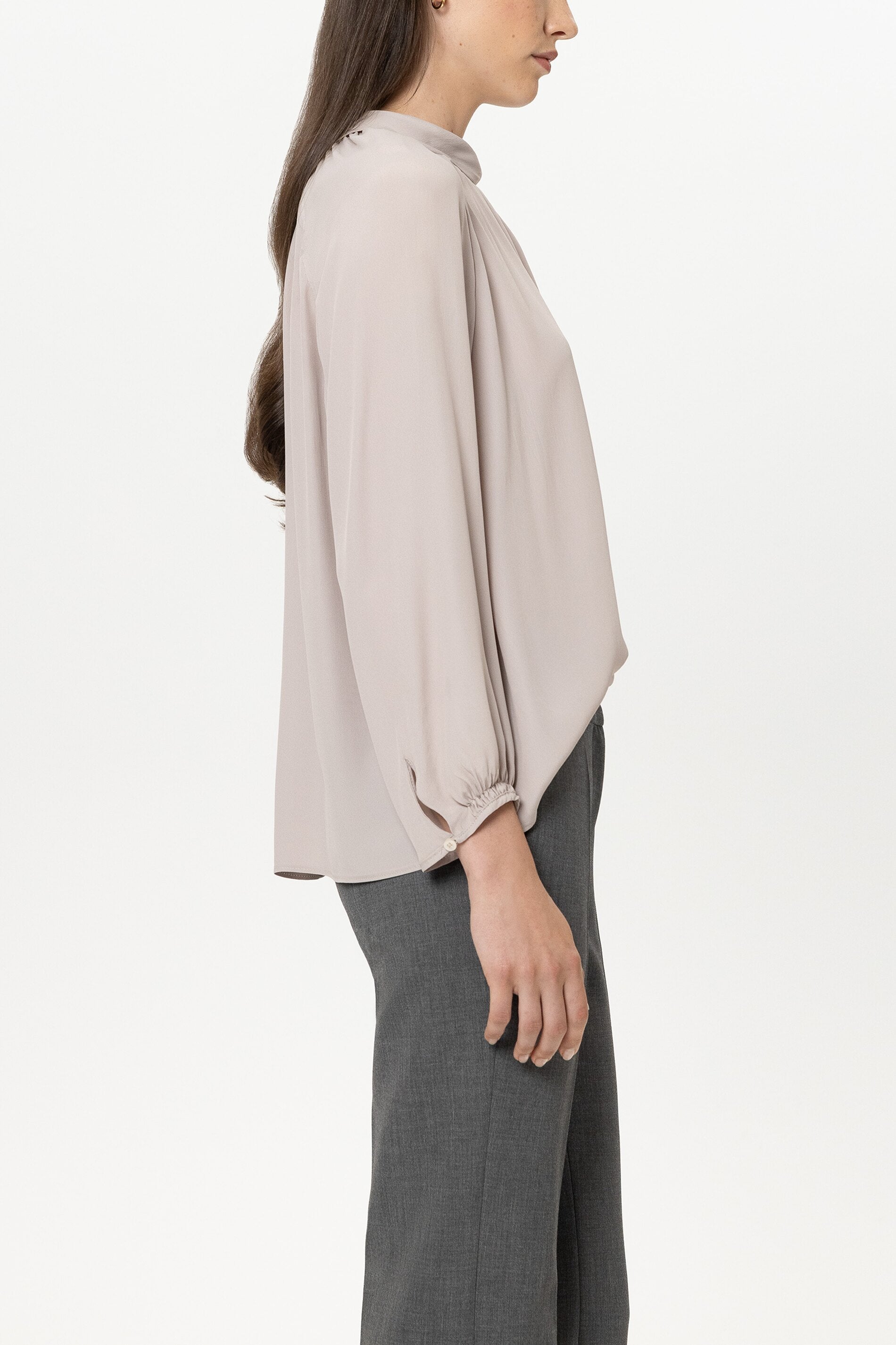 Bluse aus Seiden-Mix - pearl - Standard | Model Seite