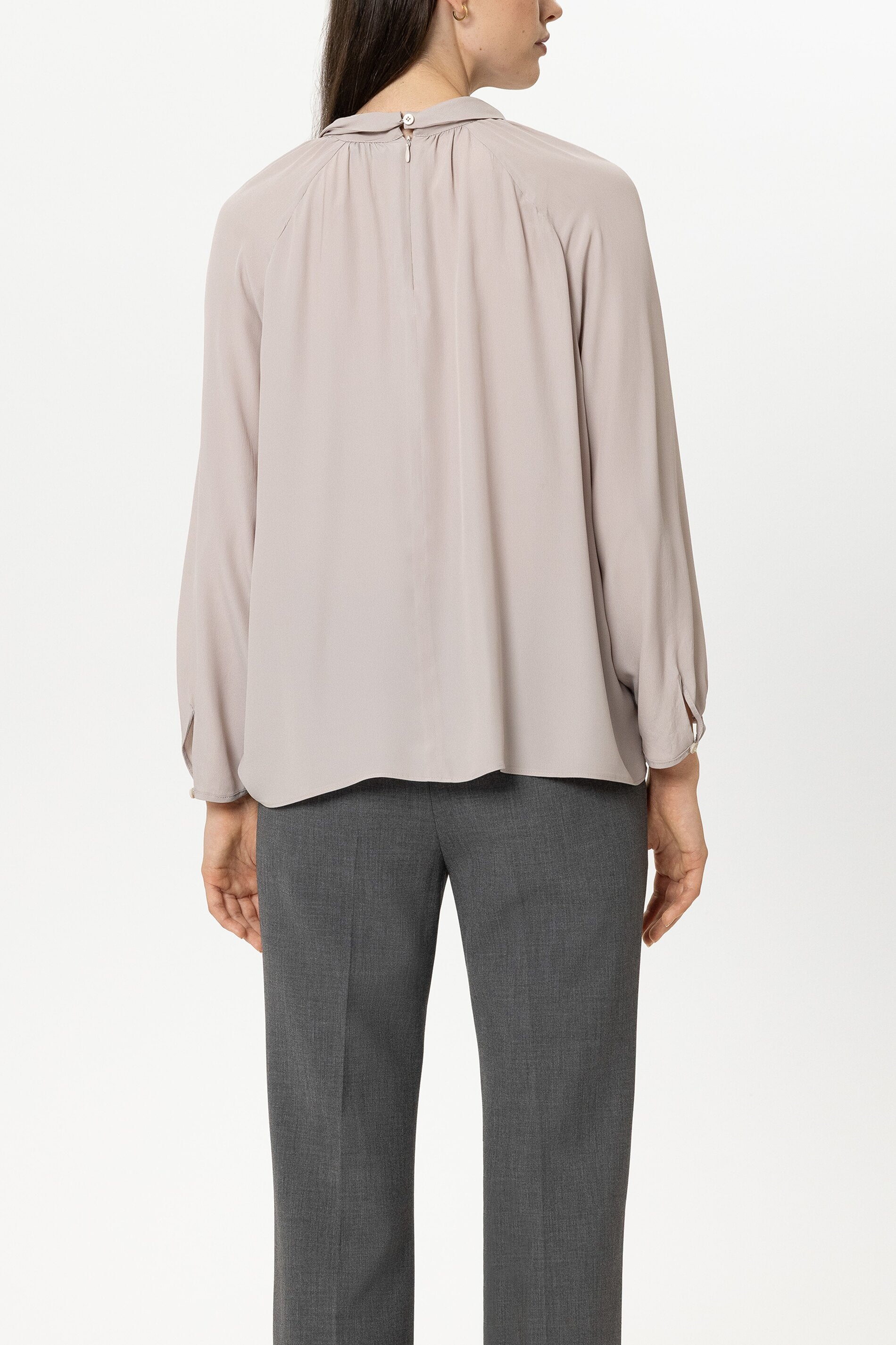 Bluse aus Seiden-Mix - pearl - Standard | Model Rück