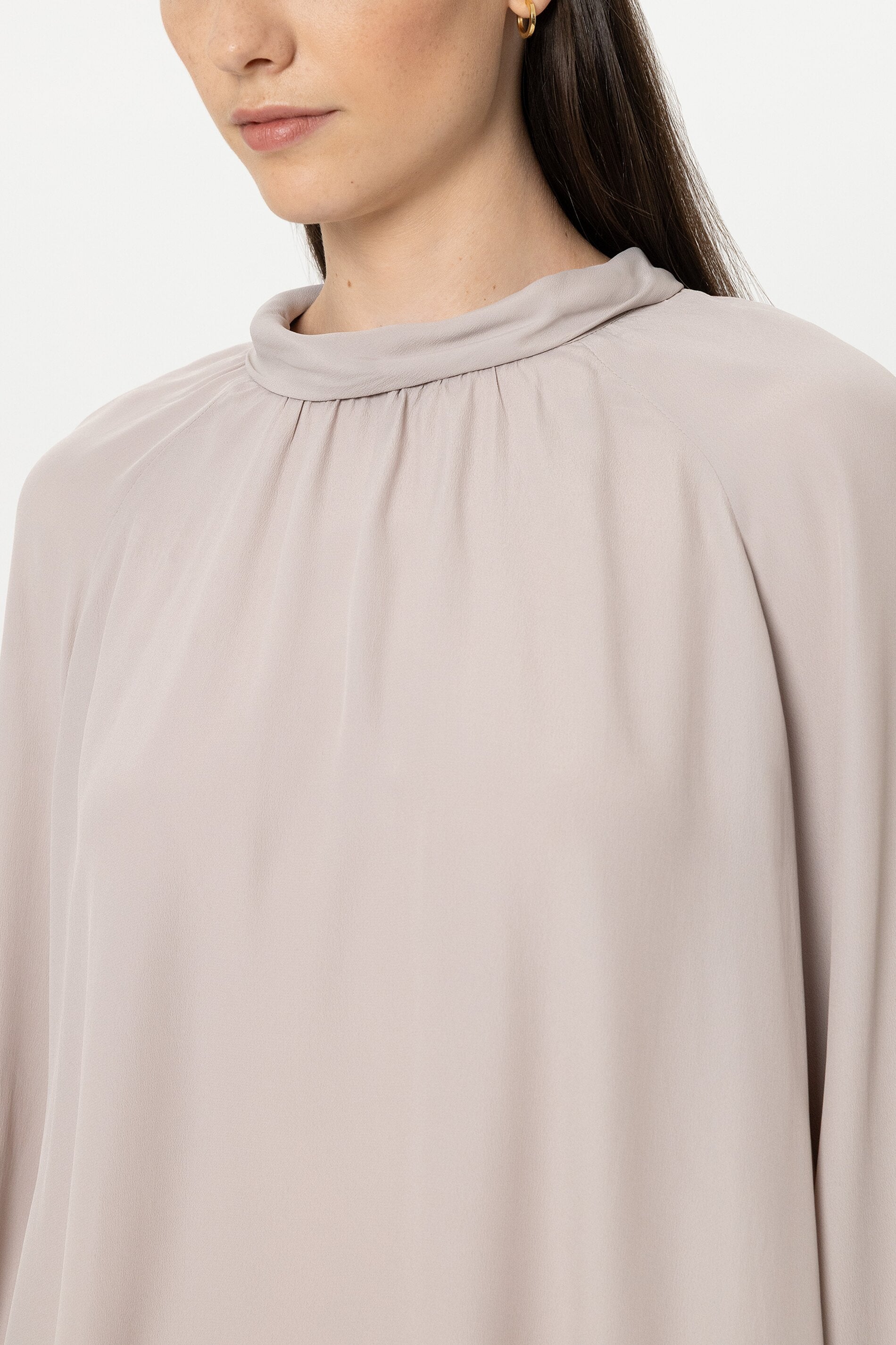 Bluse aus Seiden-Mix - pearl - Standard | Model Detail
