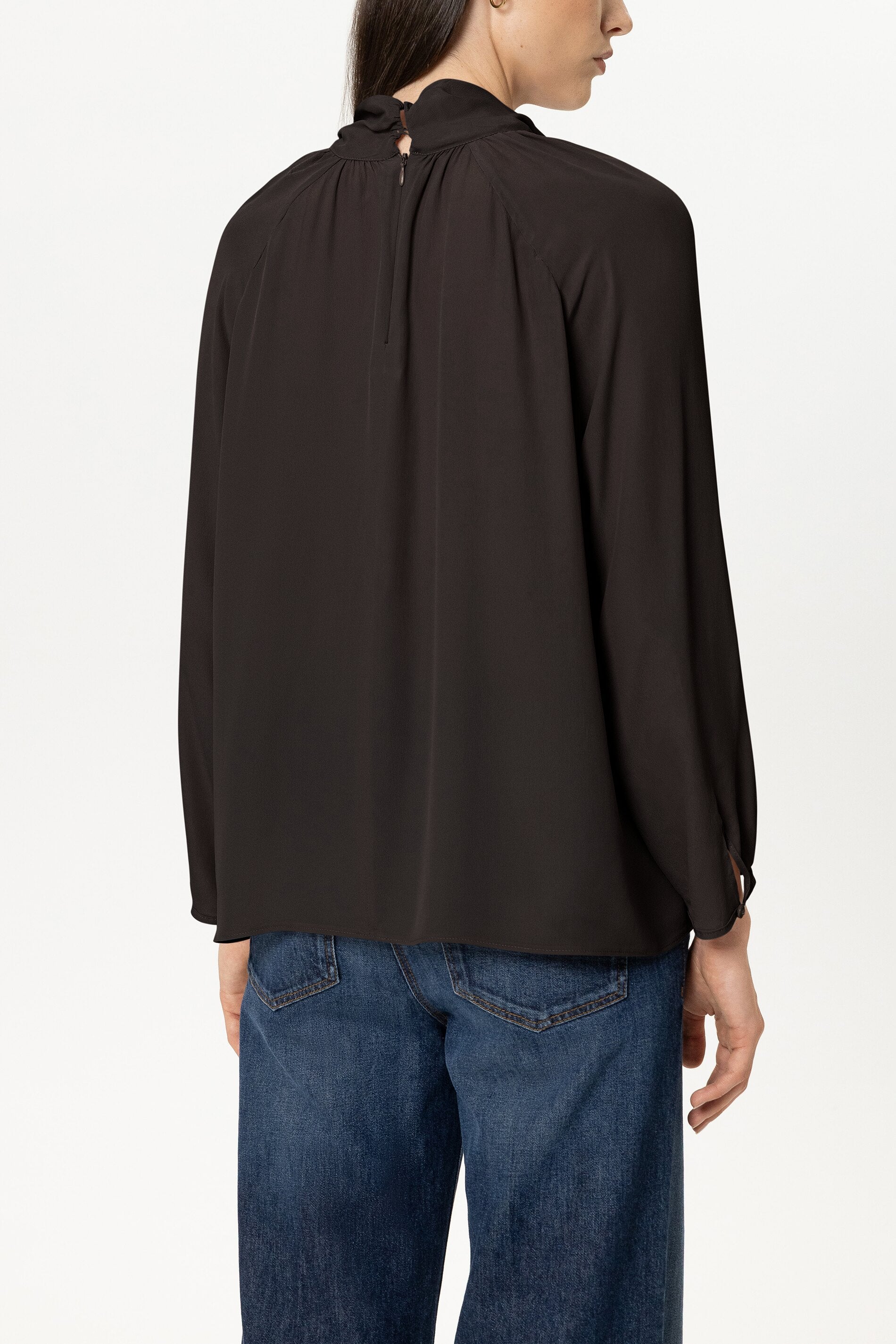Bluse aus Seiden-Mix - truffle - Standard | Model Rück
