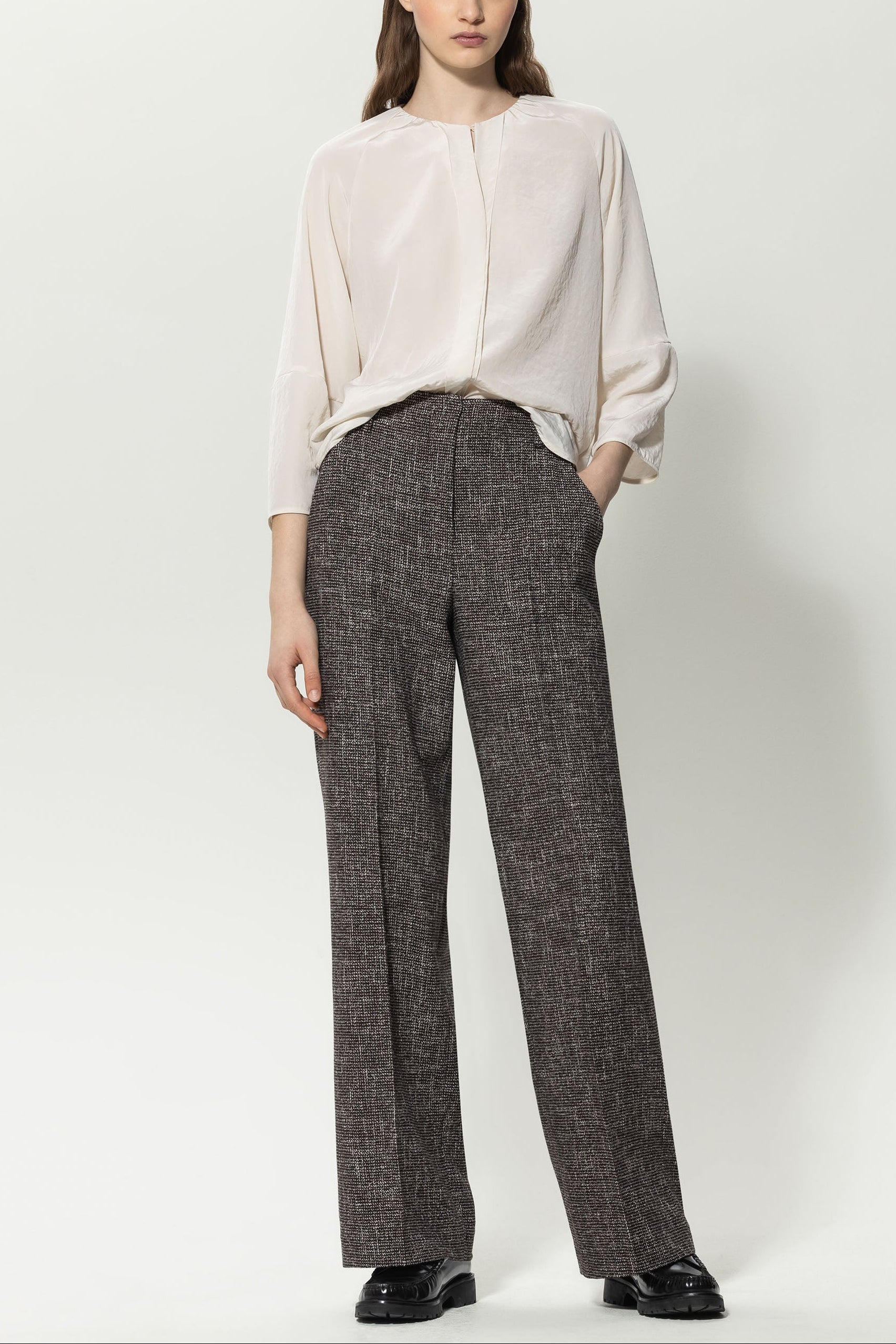 Bluse mit Faltendetail - cream - Standard | Model Front