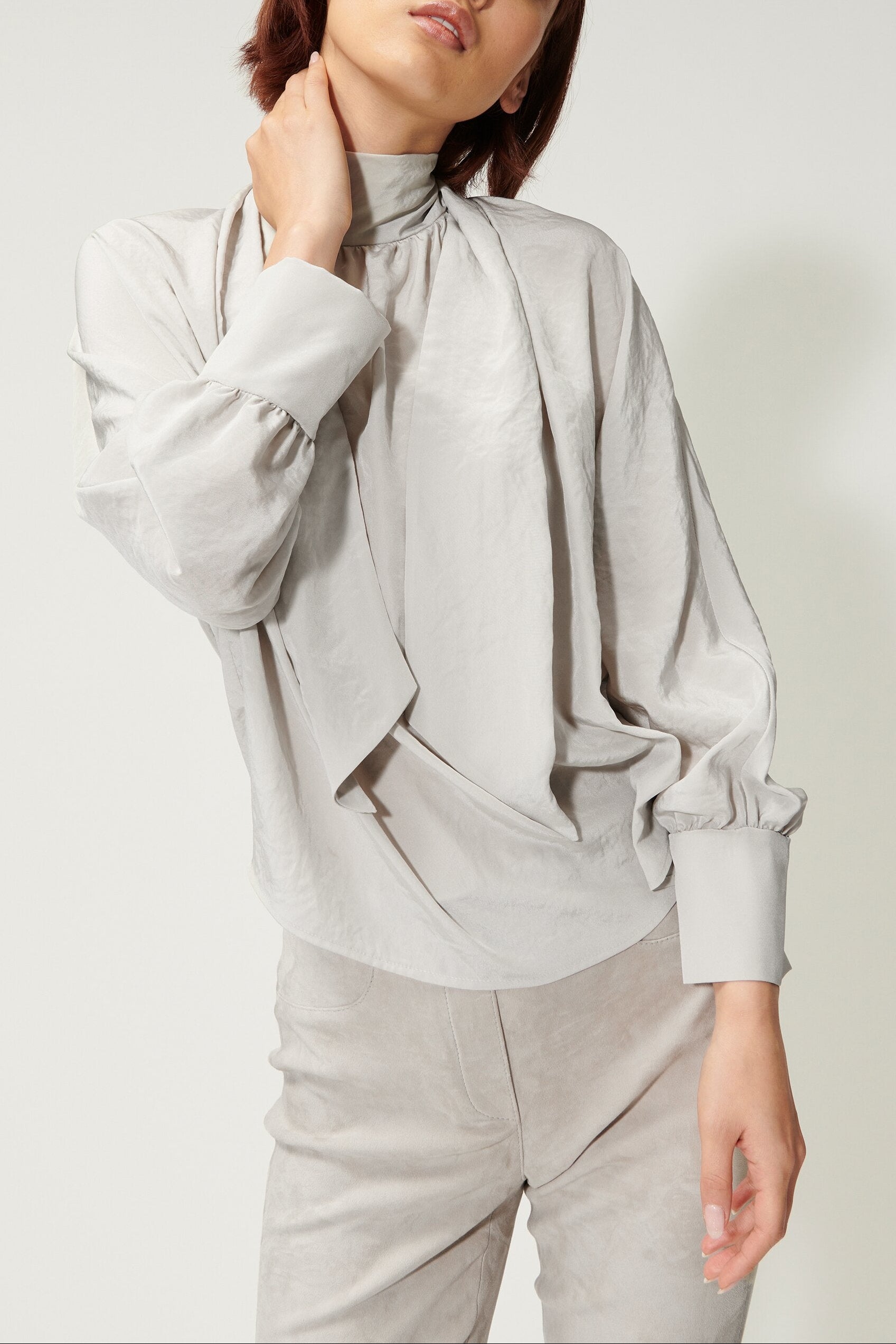 Bluse mit Schluppe - stone - Standard | Model Front