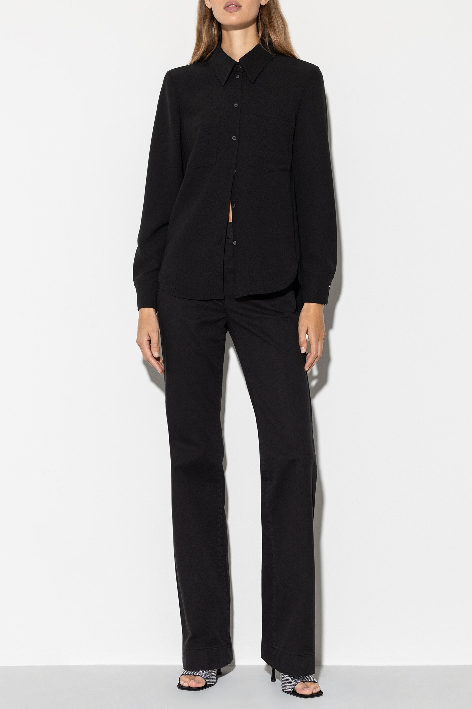 Hemdbluse mit Cut-out-Detail - deep black - Standard | Model Front