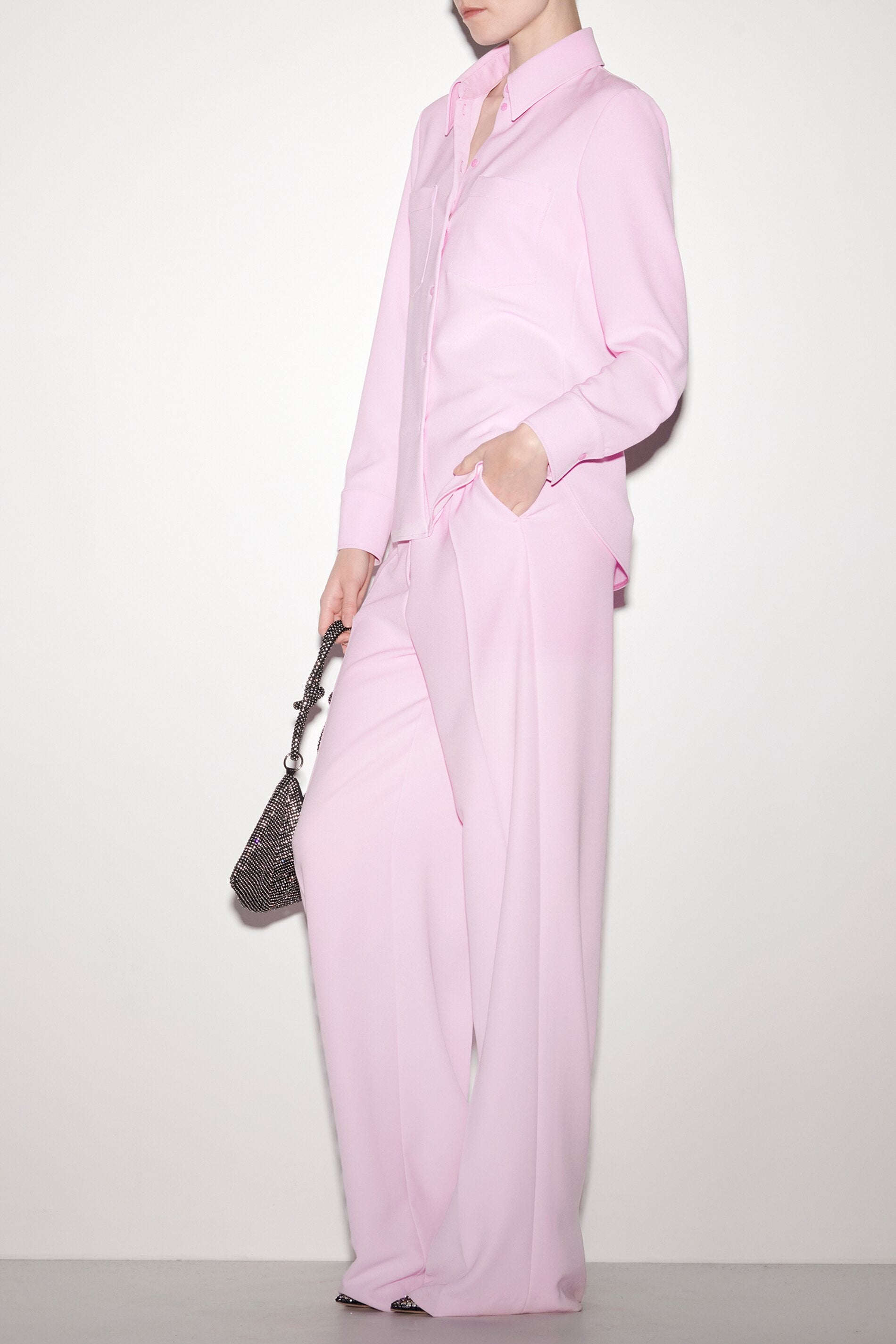 Hemdbluse mit Cut-out-Detail - faded lavender - Standard | Model Seite