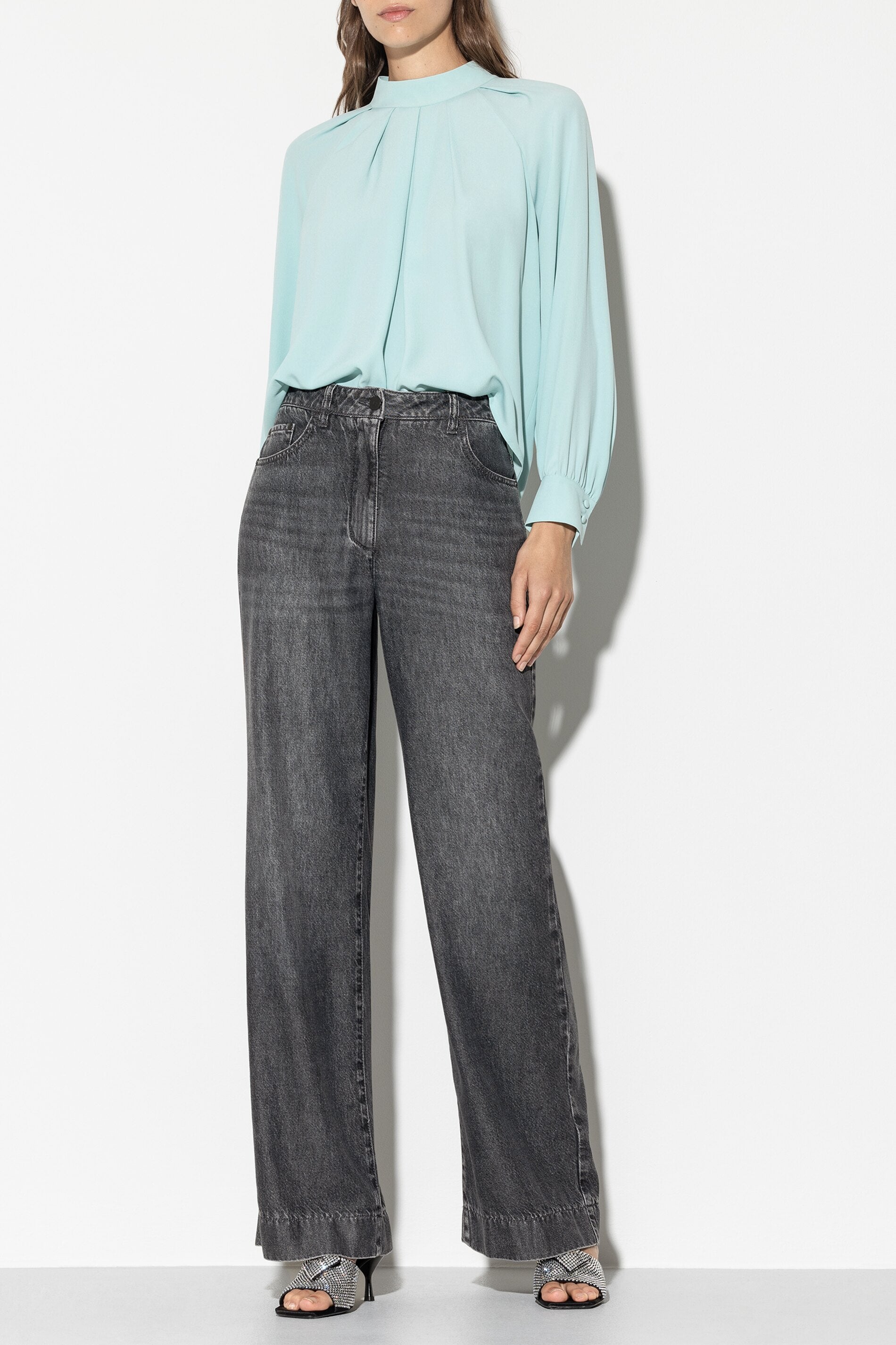 Tunikabluse aus Seiden-Mix - mineral aqua - Standard | Model Front