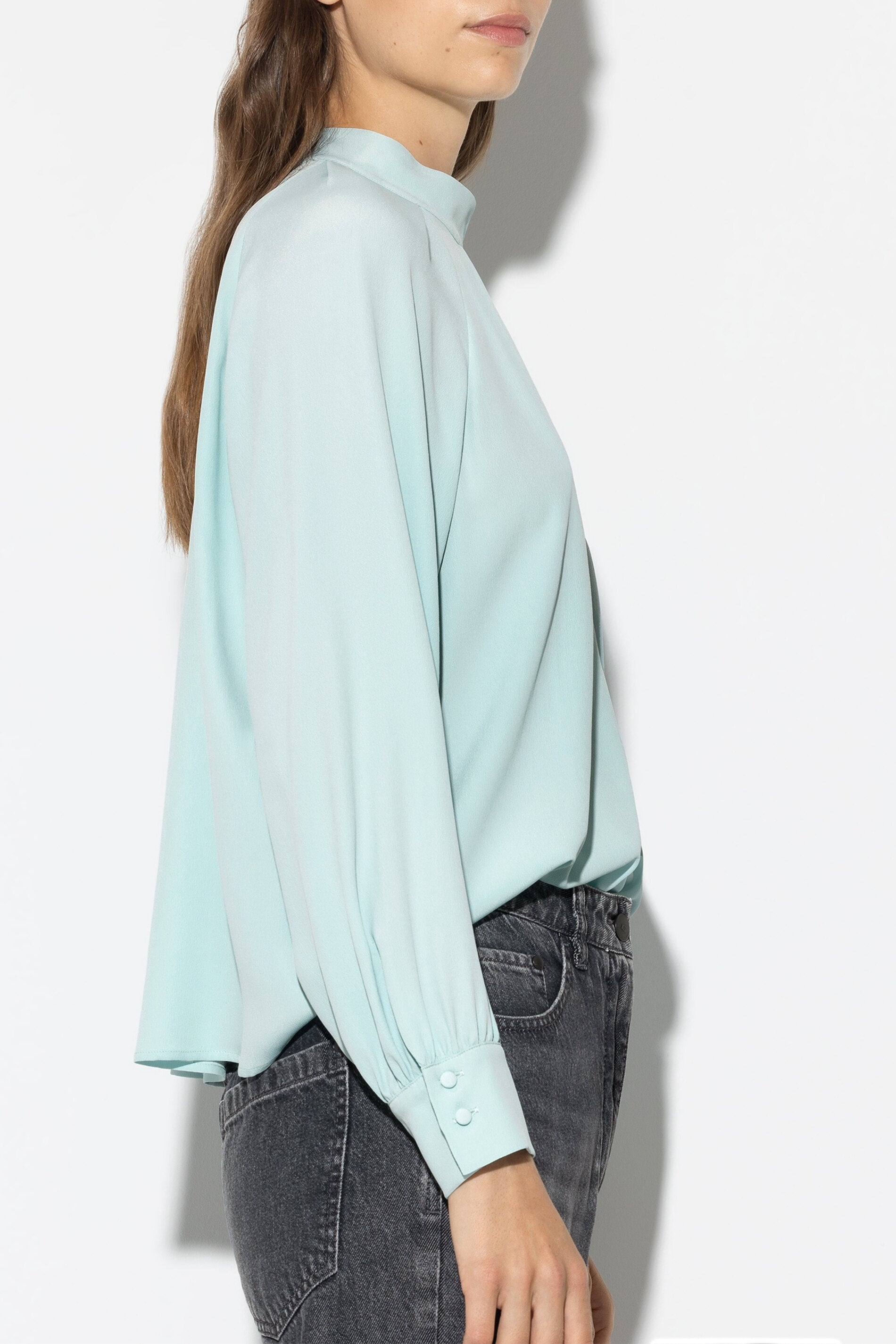 Tunikabluse aus Seiden-Mix - mineral aqua - Standard | Model Seite