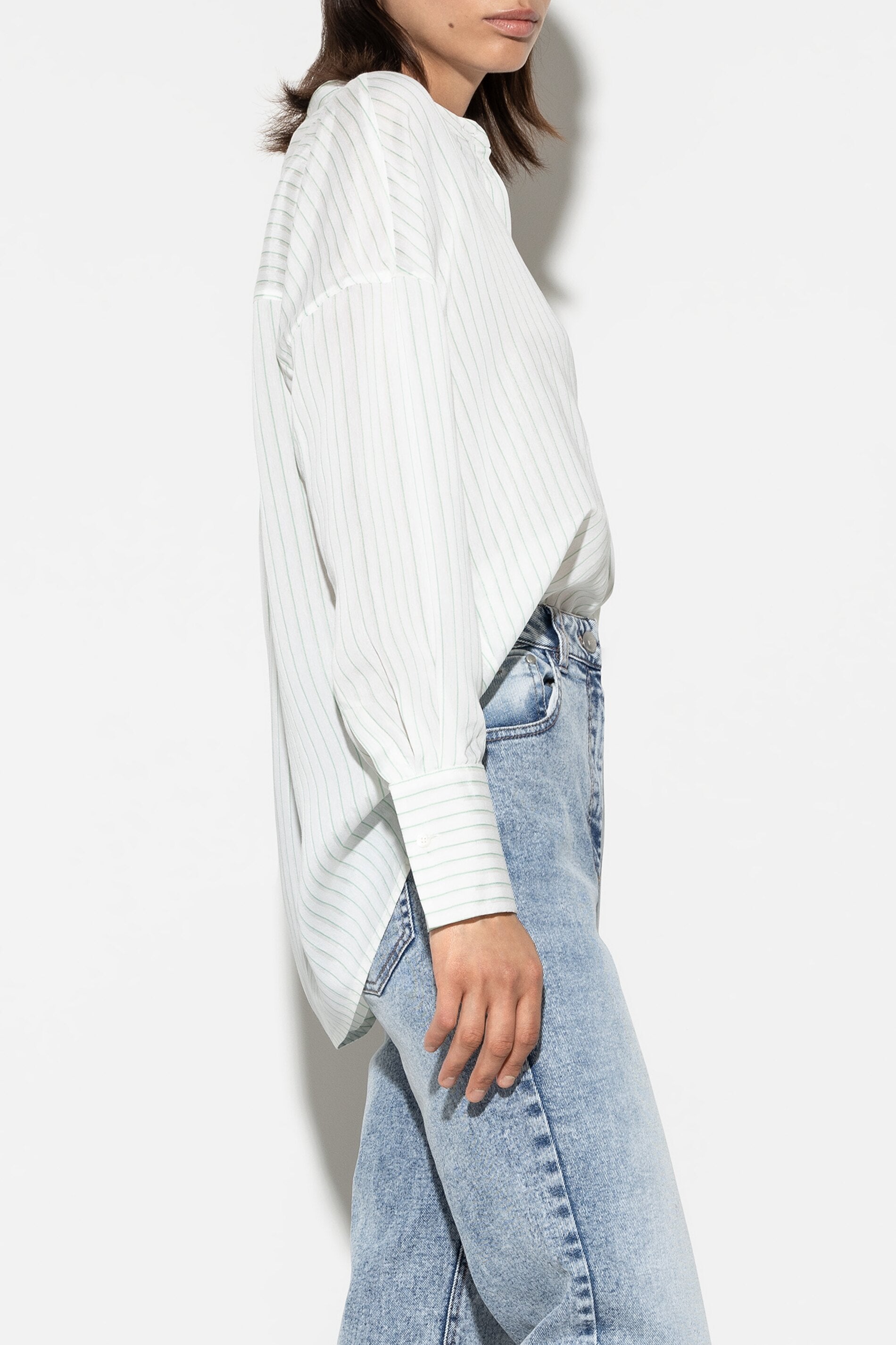 Streifenbluse aus Seiden-Mix - milk / white - Standard | Model Seite