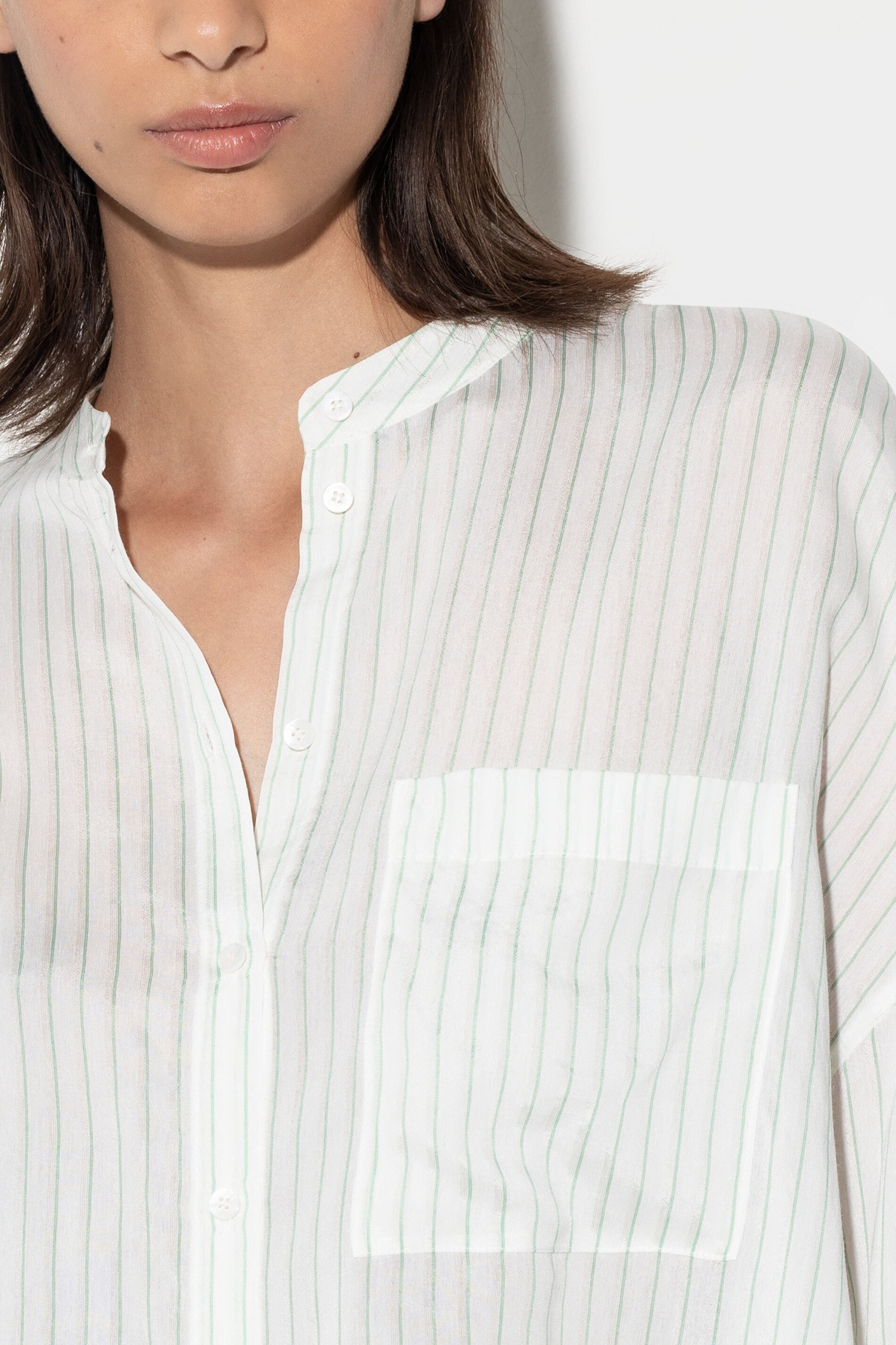 Streifenbluse aus Seiden-Mix - milk / white - Standard | Model Detail