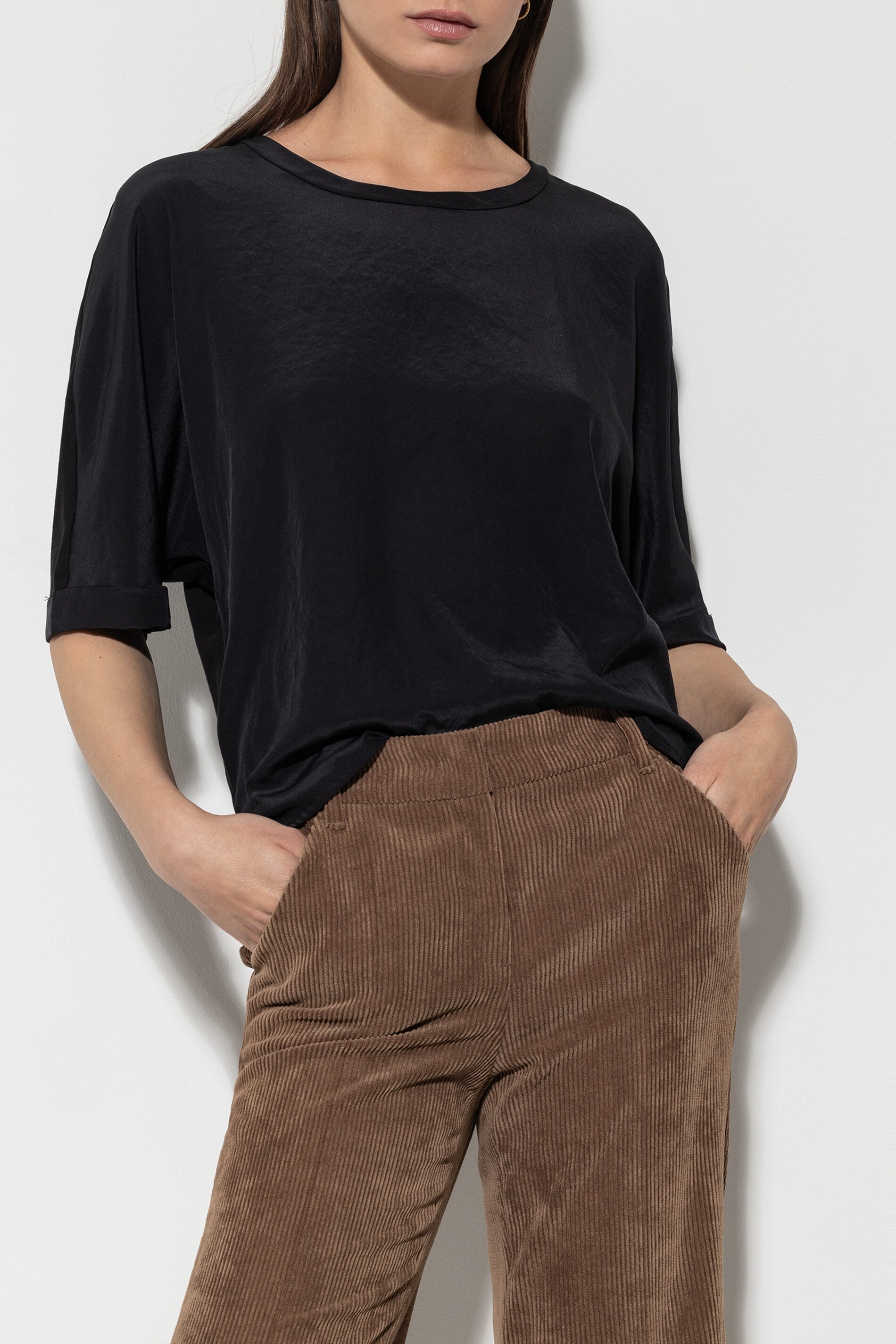 T-Shirt mit Rücken-Patch - black - Standard | Model Front