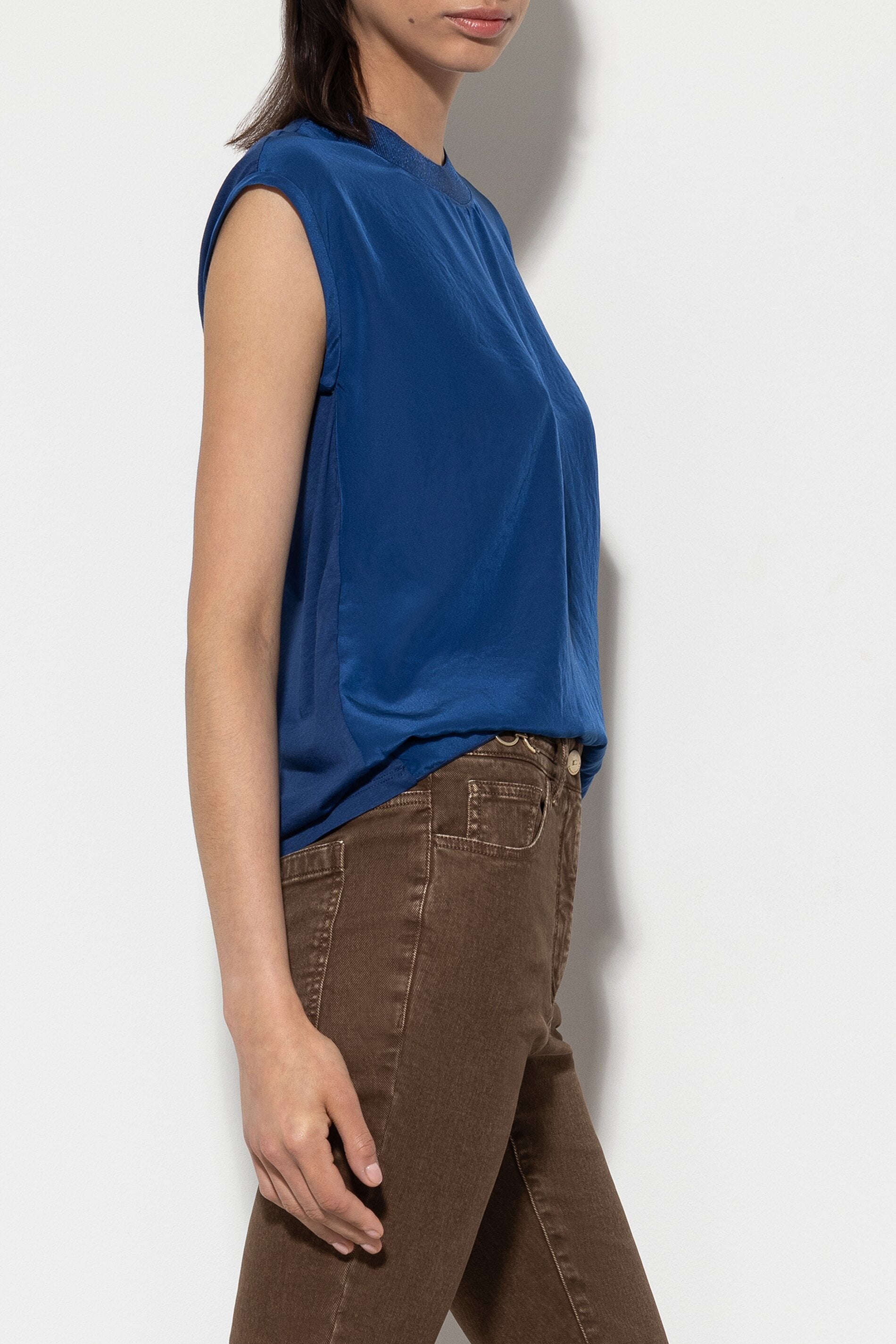 Basic-Top mit Rippdetail - deep blue - Standard | Model Seite