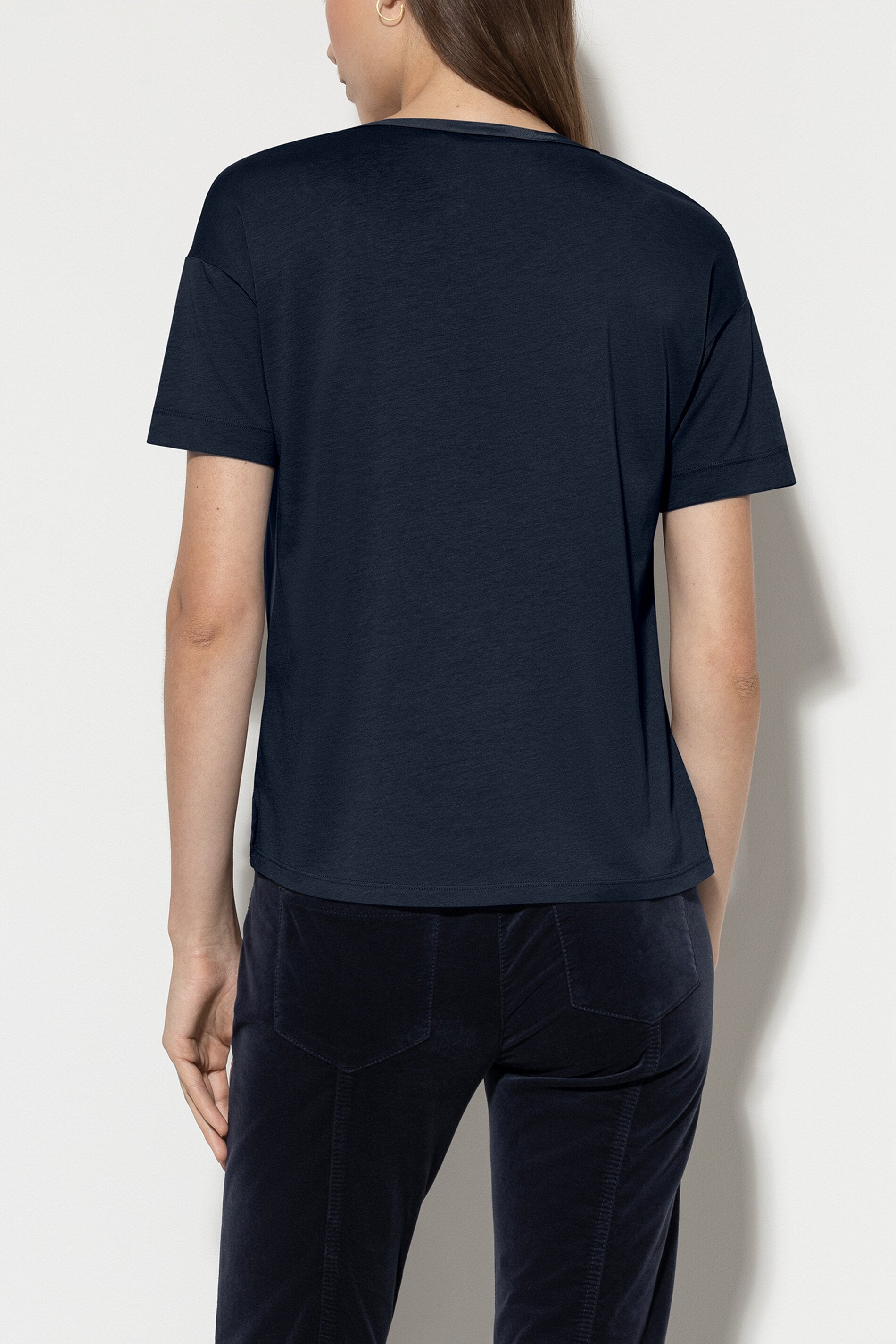 V-Neck-Shirt - midnight blue - Standard | Model Rück