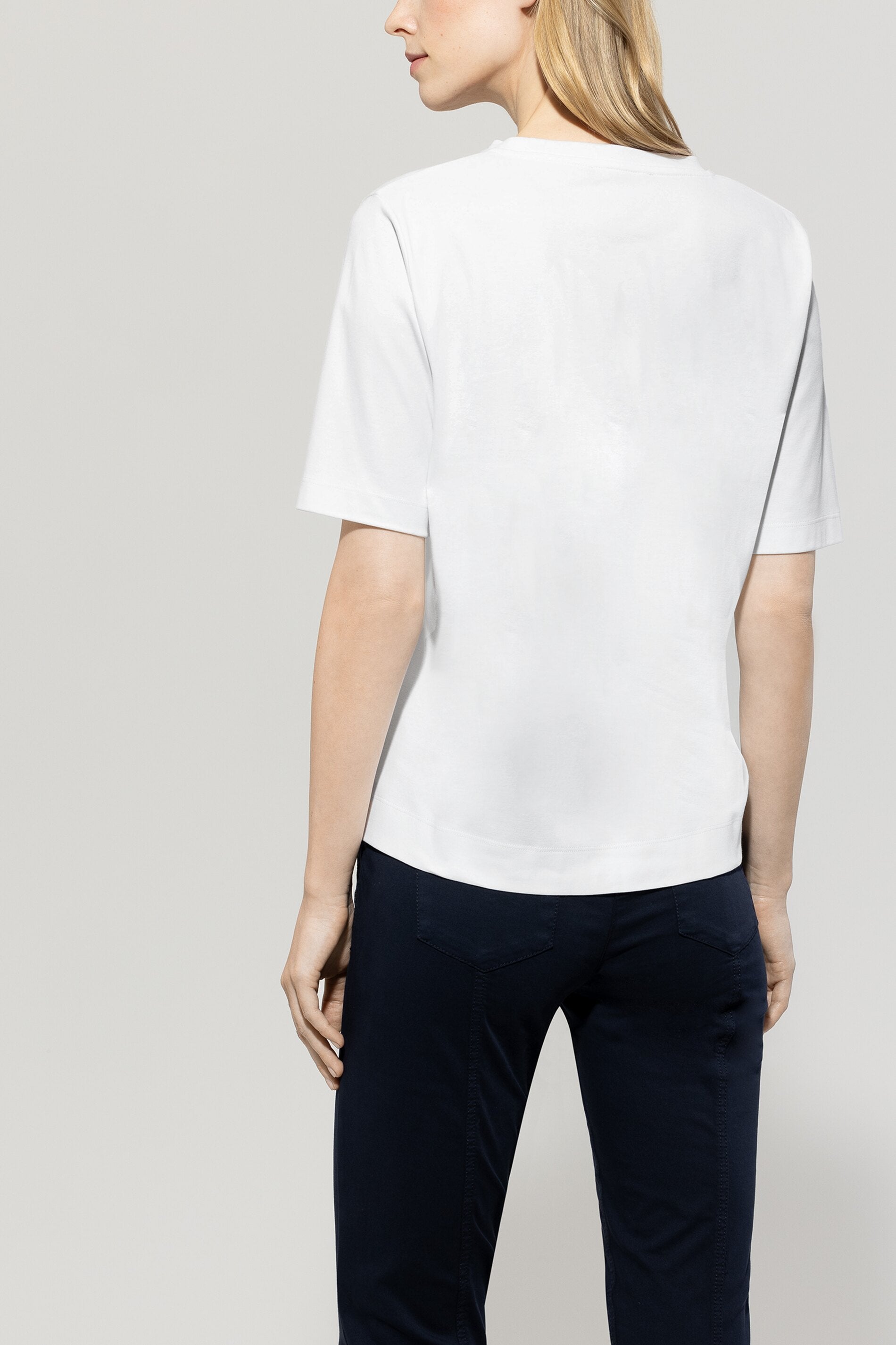 Basic-T-Shirt - white - Standard | Model Rück