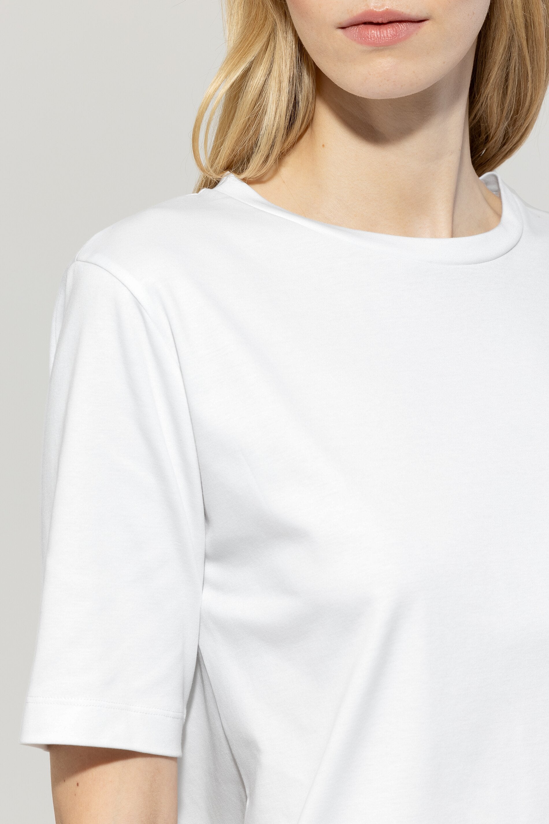 Basic-T-Shirt - white - Standard | Model Detail
