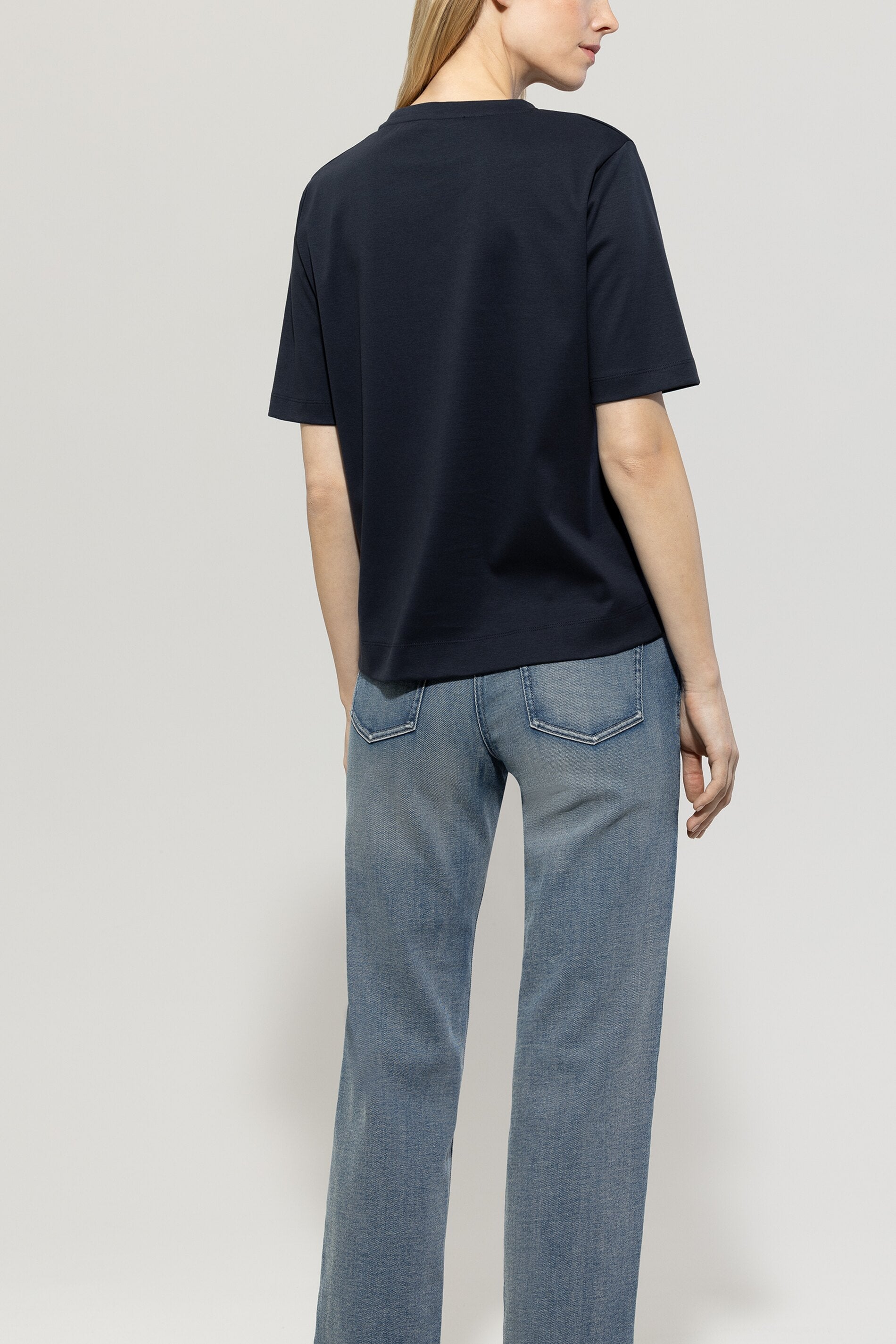Basic-T-Shirt - dark navy - Standard | Model Rück