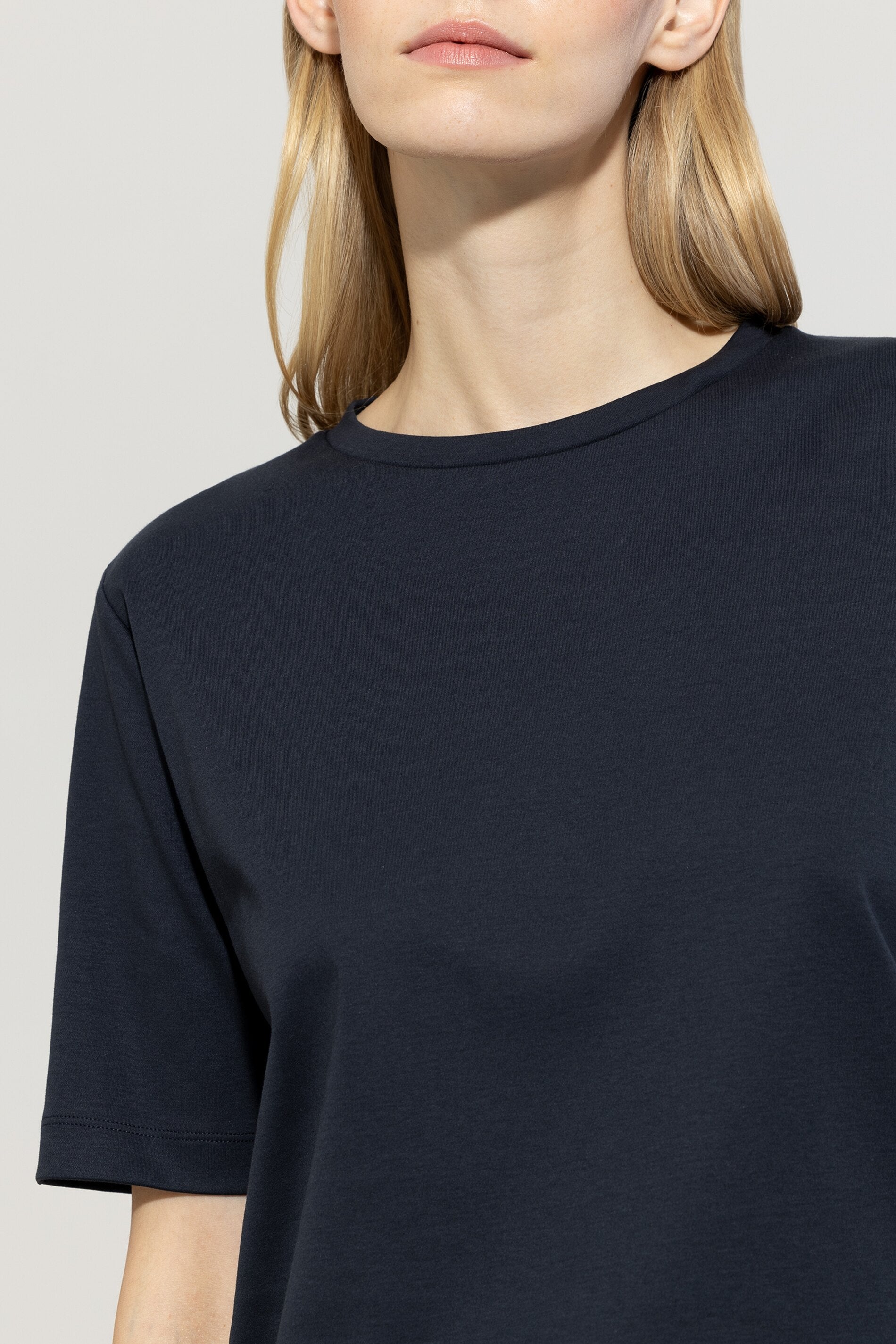 Basic-T-Shirt - dark navy - Standard | Model Detail