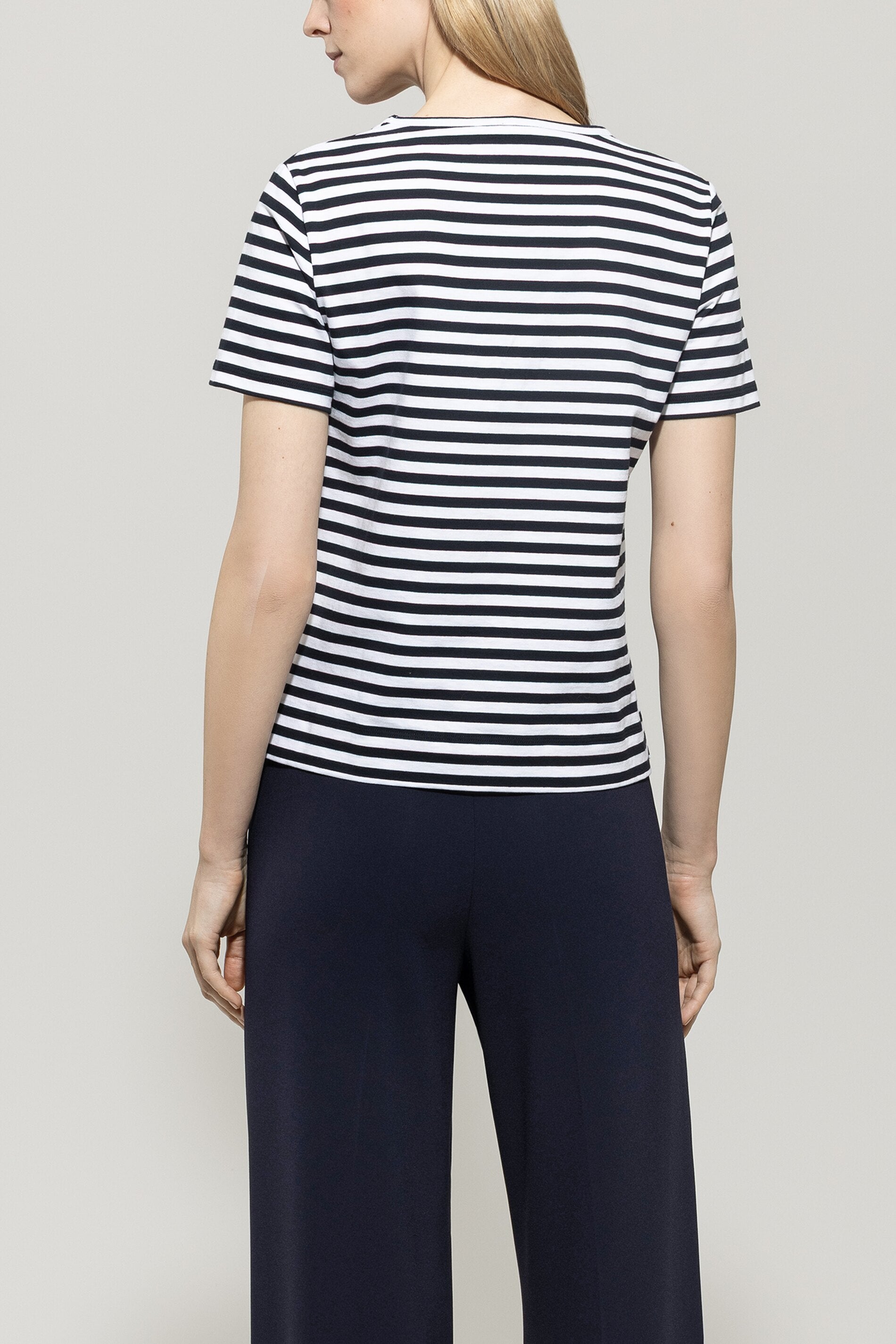 T-Shirt - dark navy / white - Standard | Model Rück