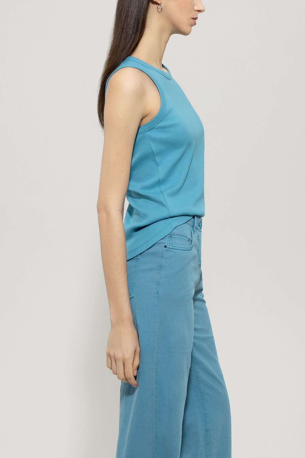Basic-Tanktop - turquoise - Standard | Model Seite