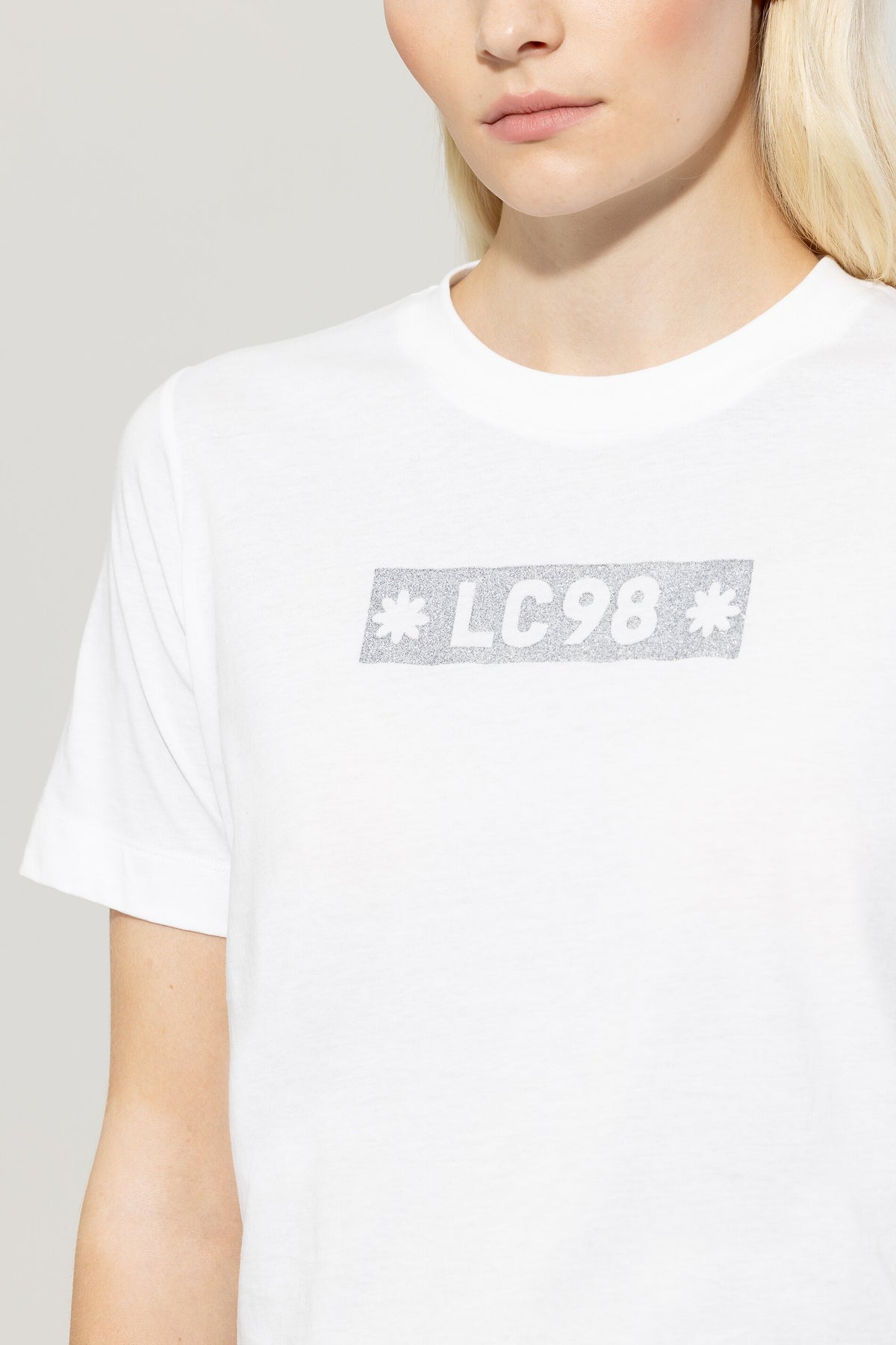 T-Shirt mit Glitter-Print - bleached white - Standard | Model Detail