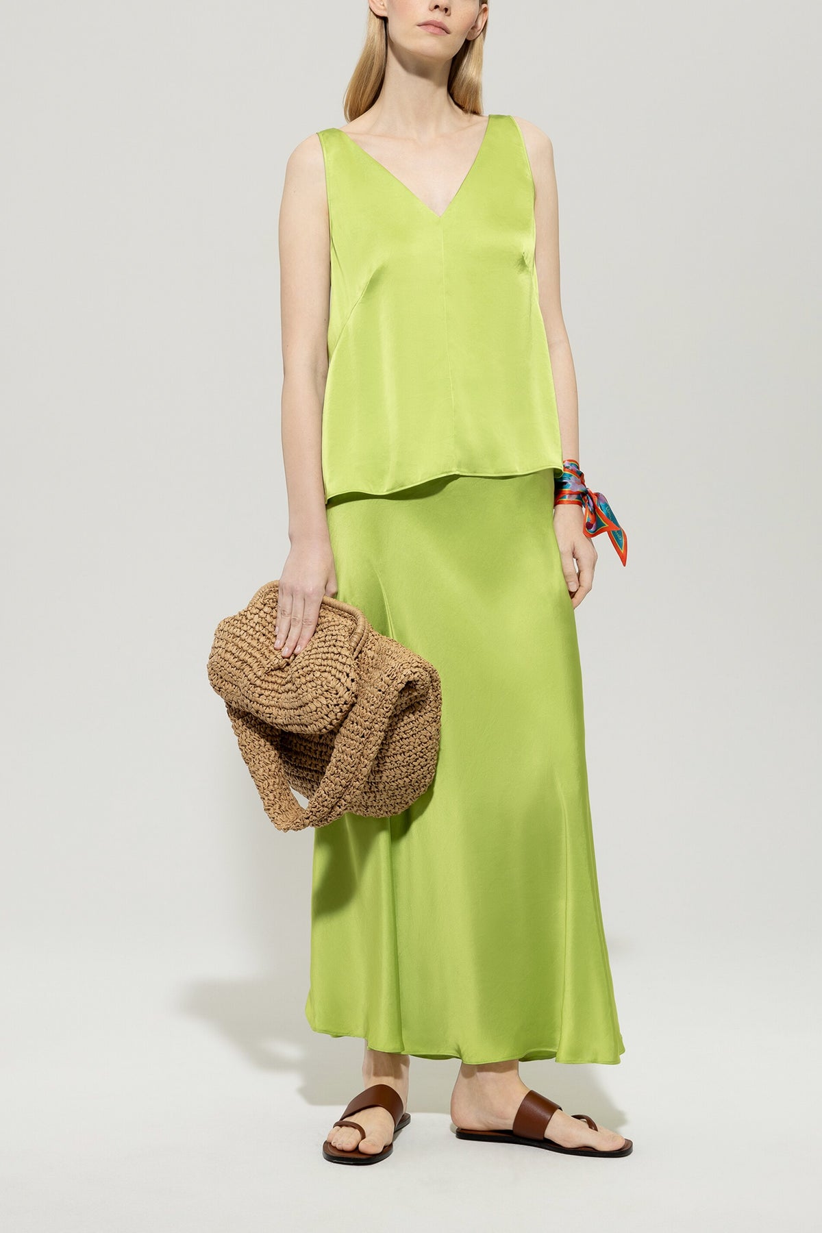 V-Neck-Trägertop - pea green - Standard | Model Front