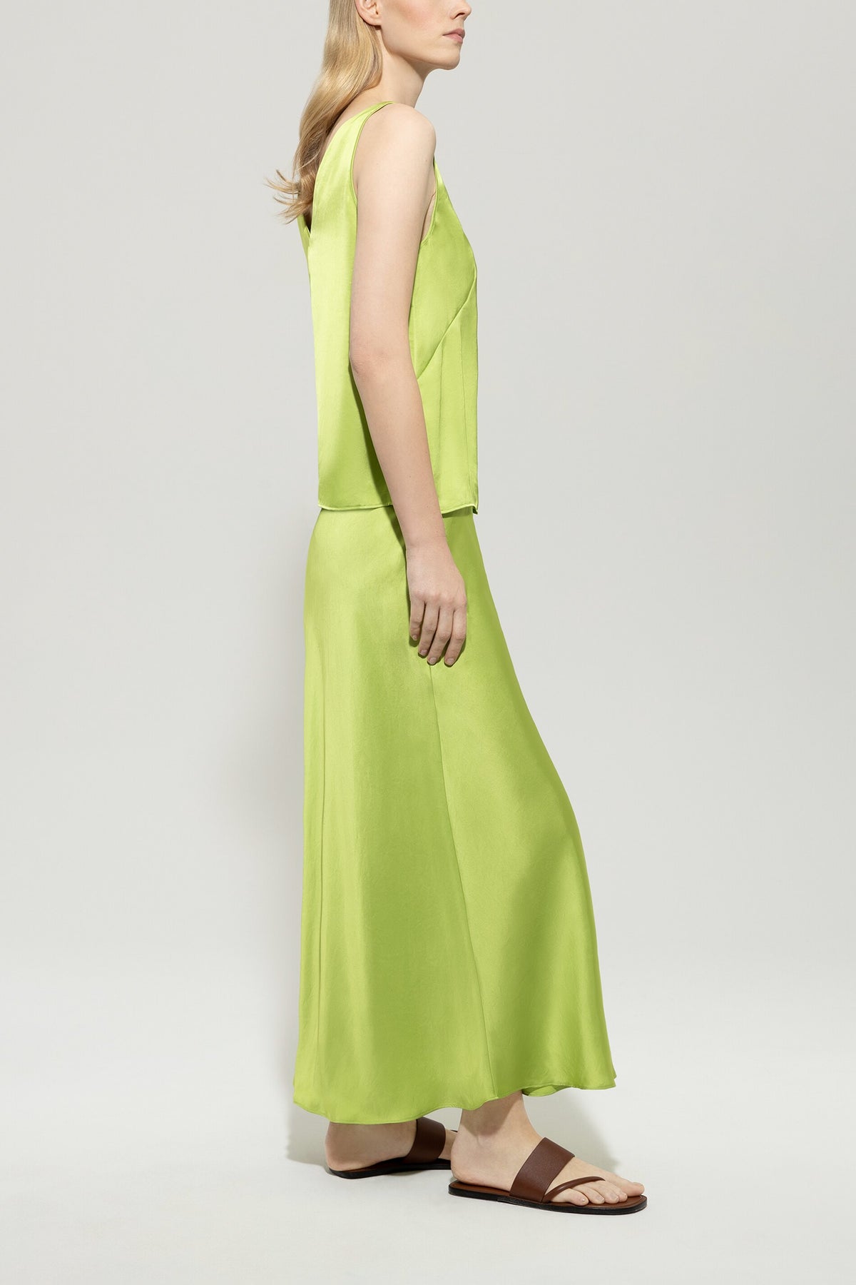 V-Neck-Trägertop - pea green - Standard | Model Seite