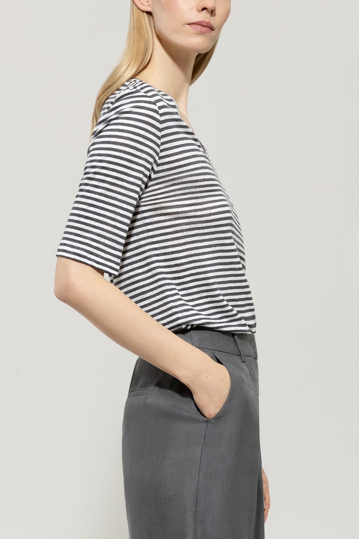 Leinen-Ringel-Shirt - cool grey - Standard | Model Seite