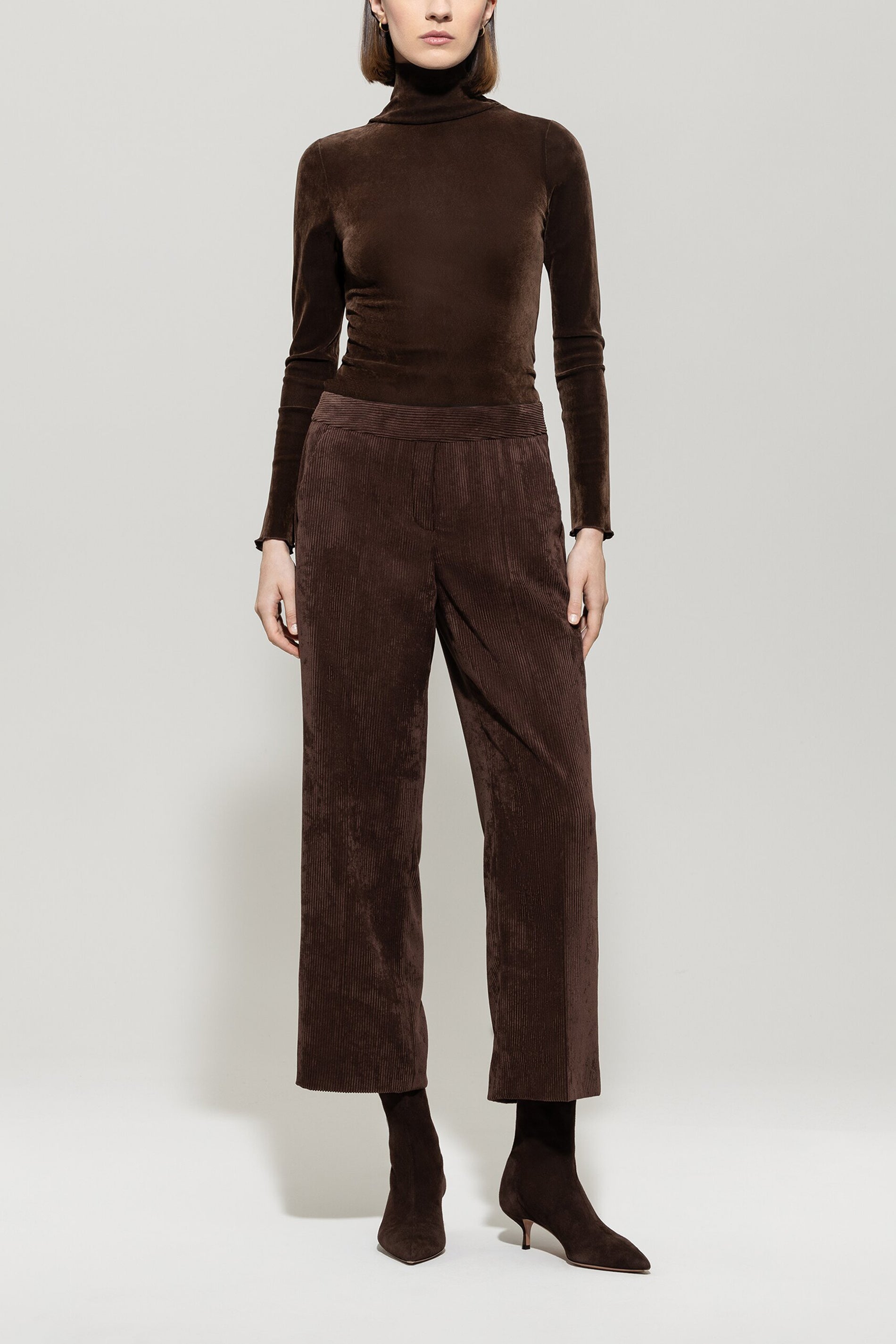 Rollkragen-Samt-Shirt - espresso - Standard | Model Front