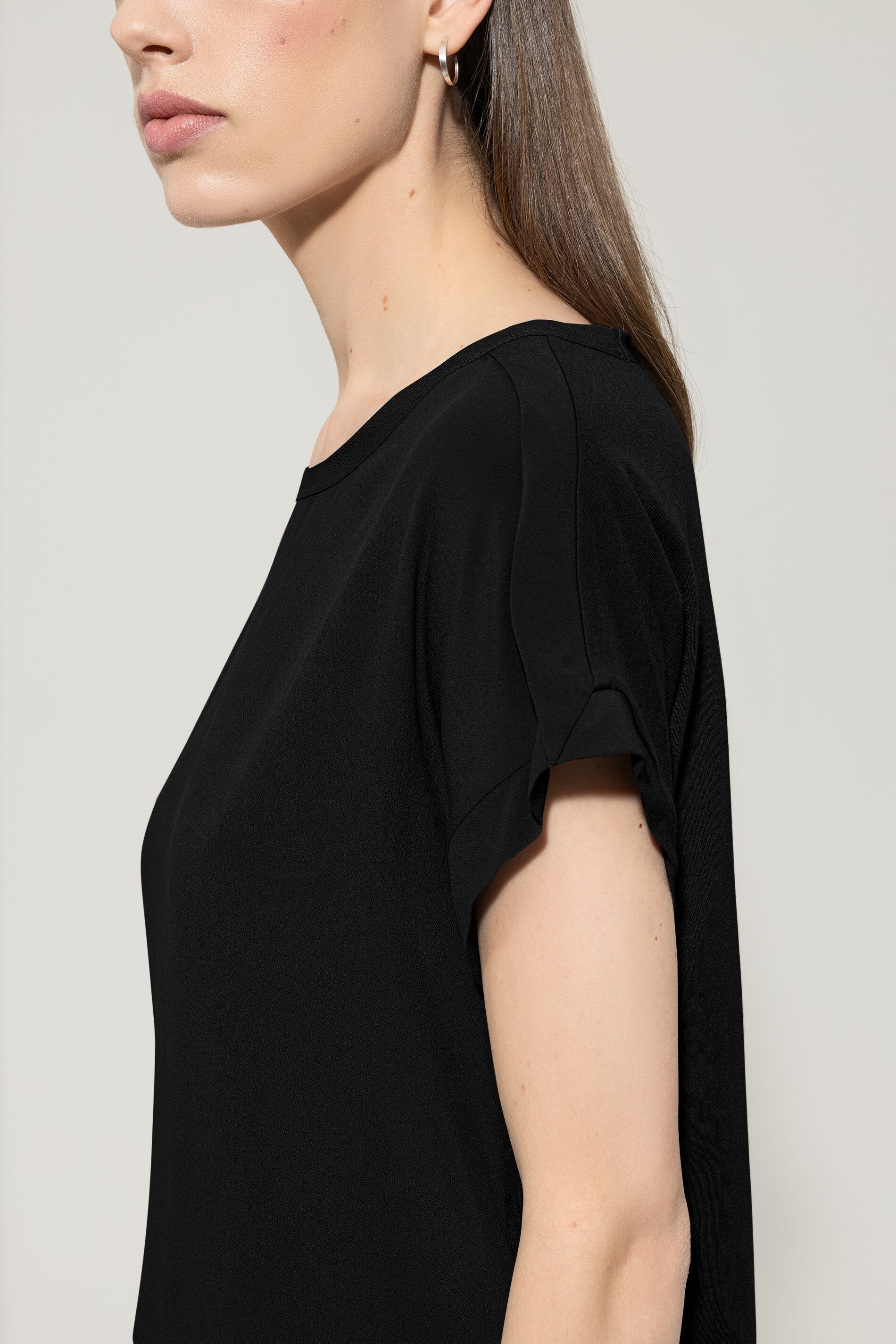 Shirt aus Seiden-Mix - deep black - Standard | Model Detail