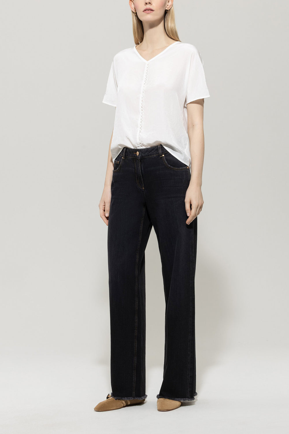 Shirt with V-neck - off white - with ribbon