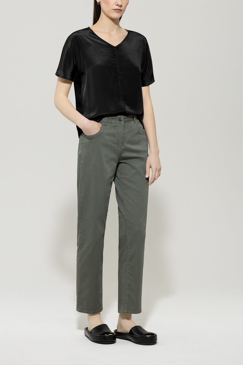 Shirt with V-neck - deep black - with ribbon