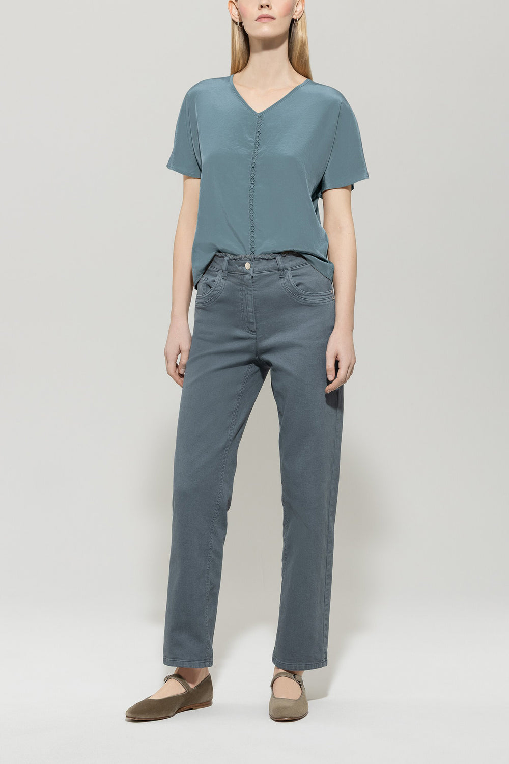 Shirt with V-neck - grayish blue - with ribbon