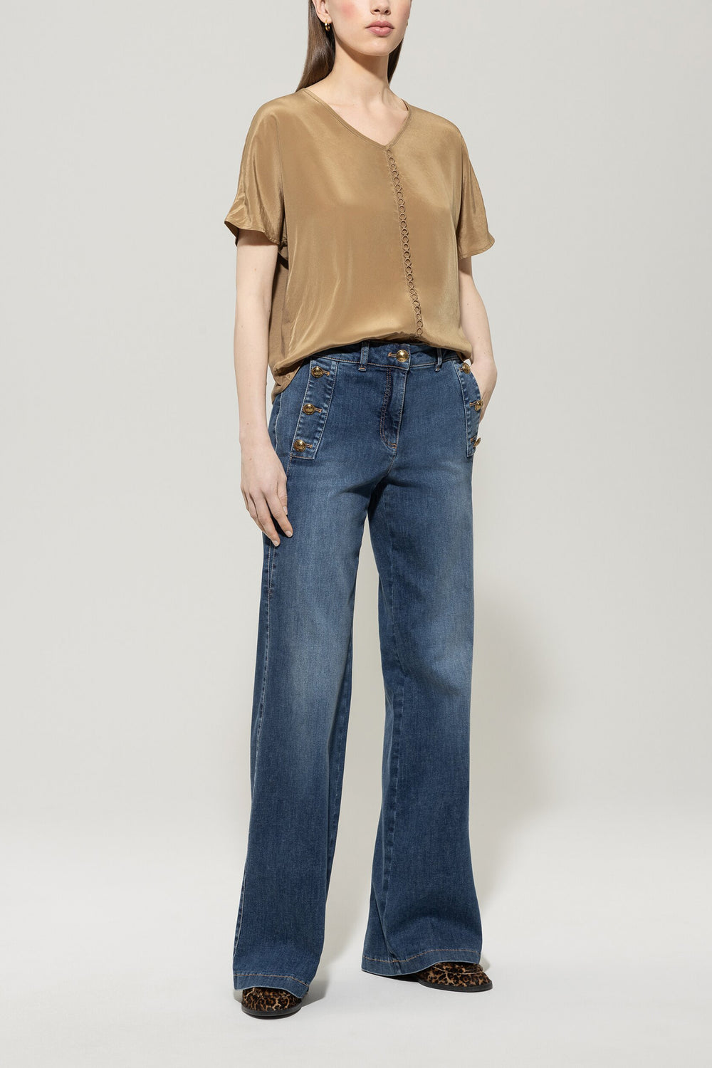 Shirt with V-neck - hemp - with ribbon