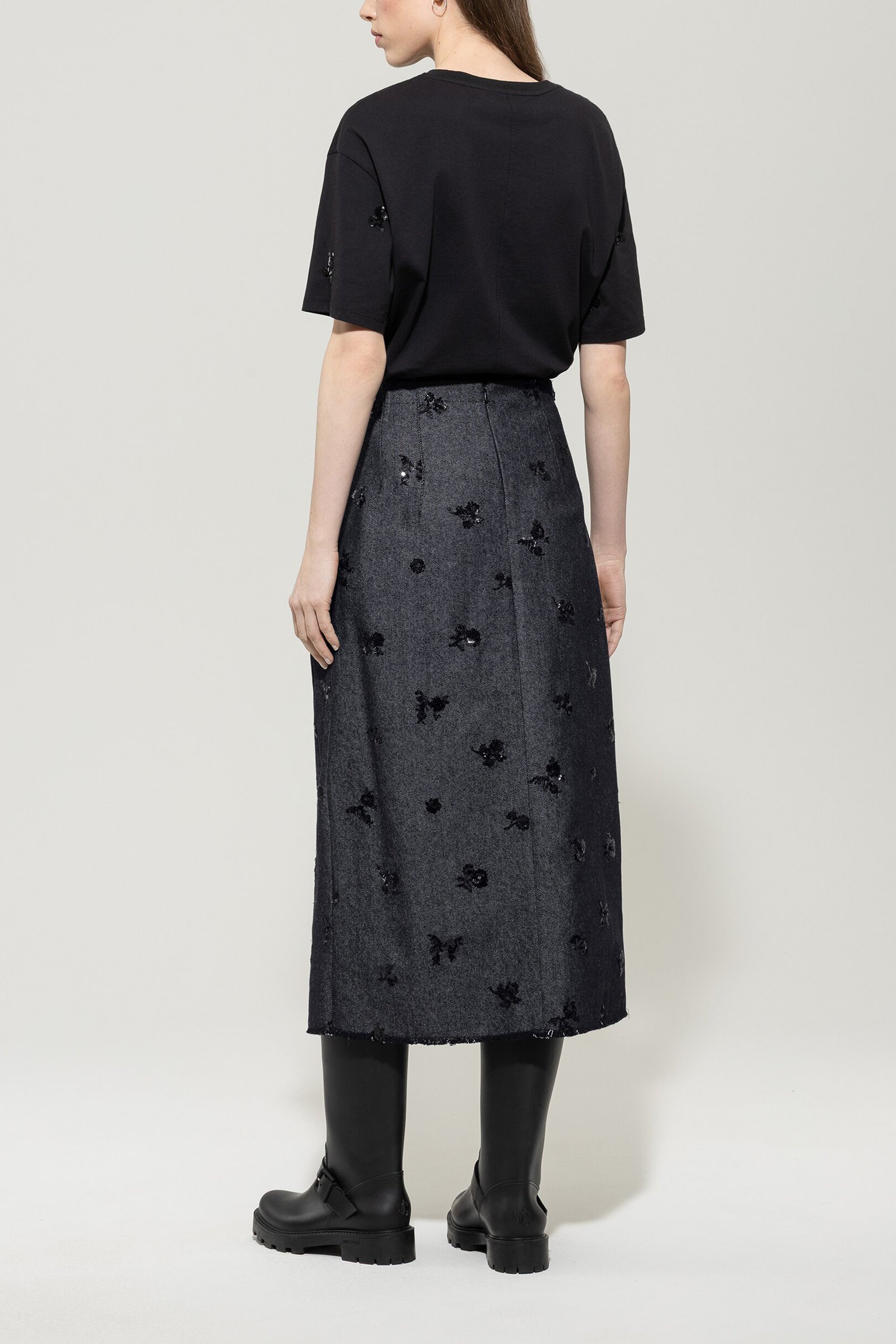 Shirt mit Pailletten-Stickerei - deep black - Standard | Model Rück