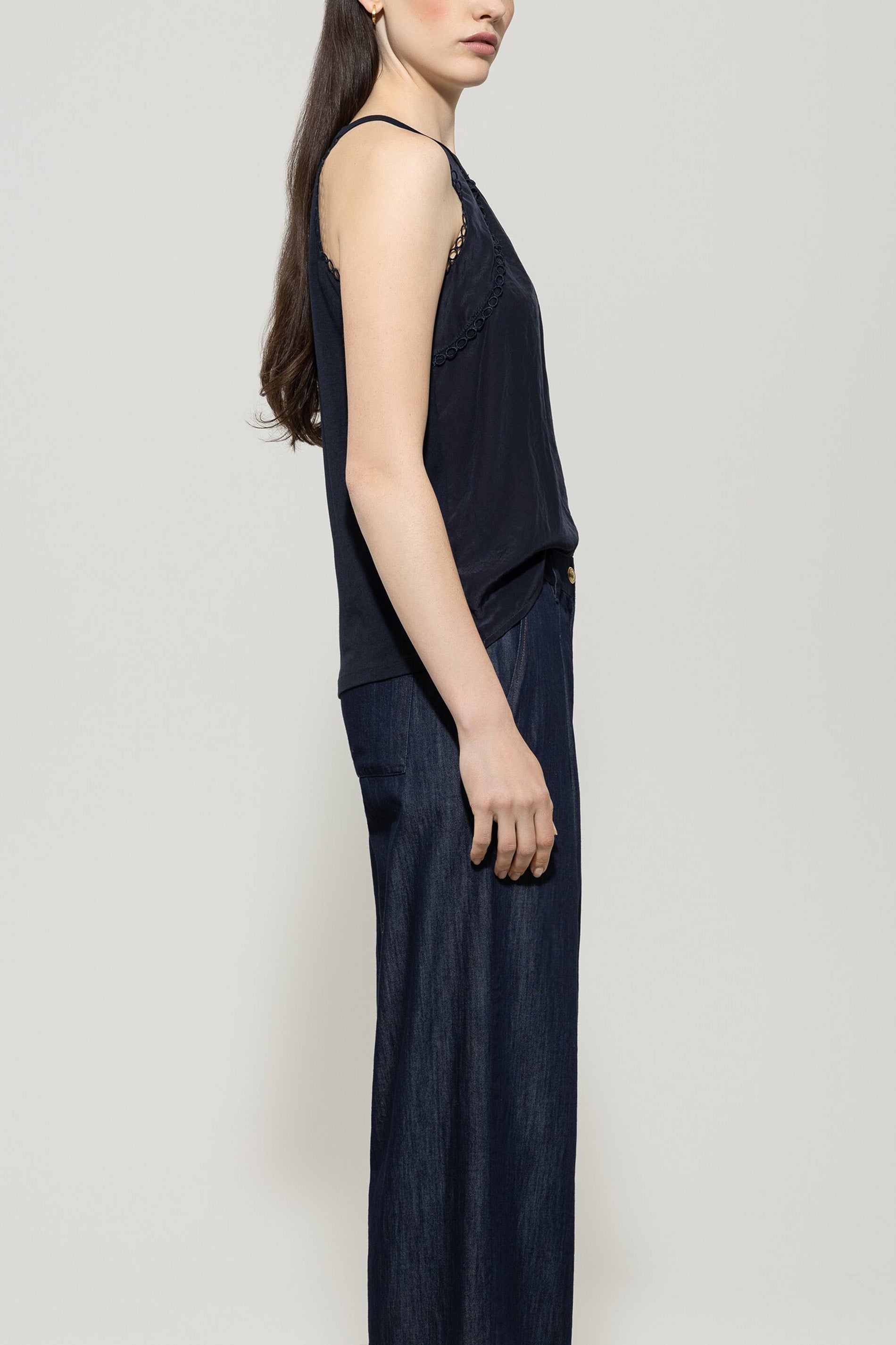 Neckholder-Top mit Zierdetails - dark blue - Standard | Model Seite