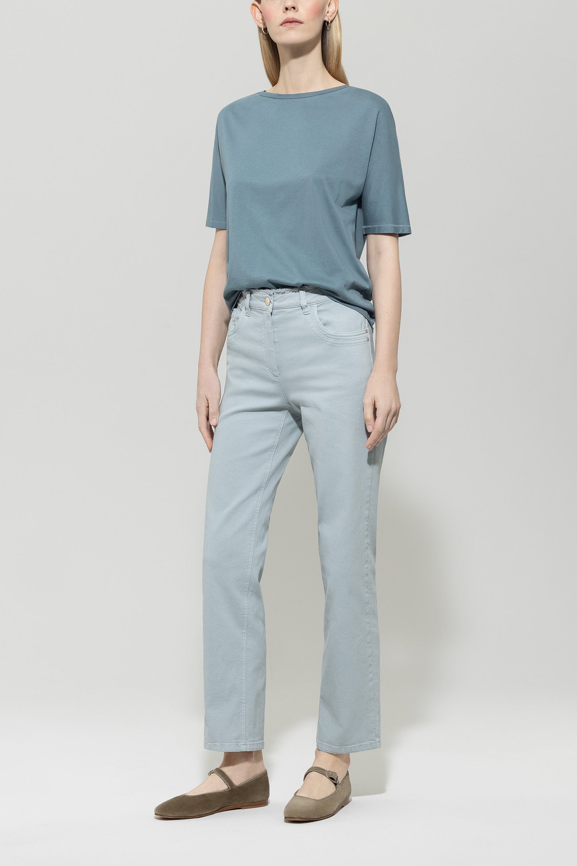 T-Shirt aus Baumwoll-Mix - greyish blue - Standard | Model Front