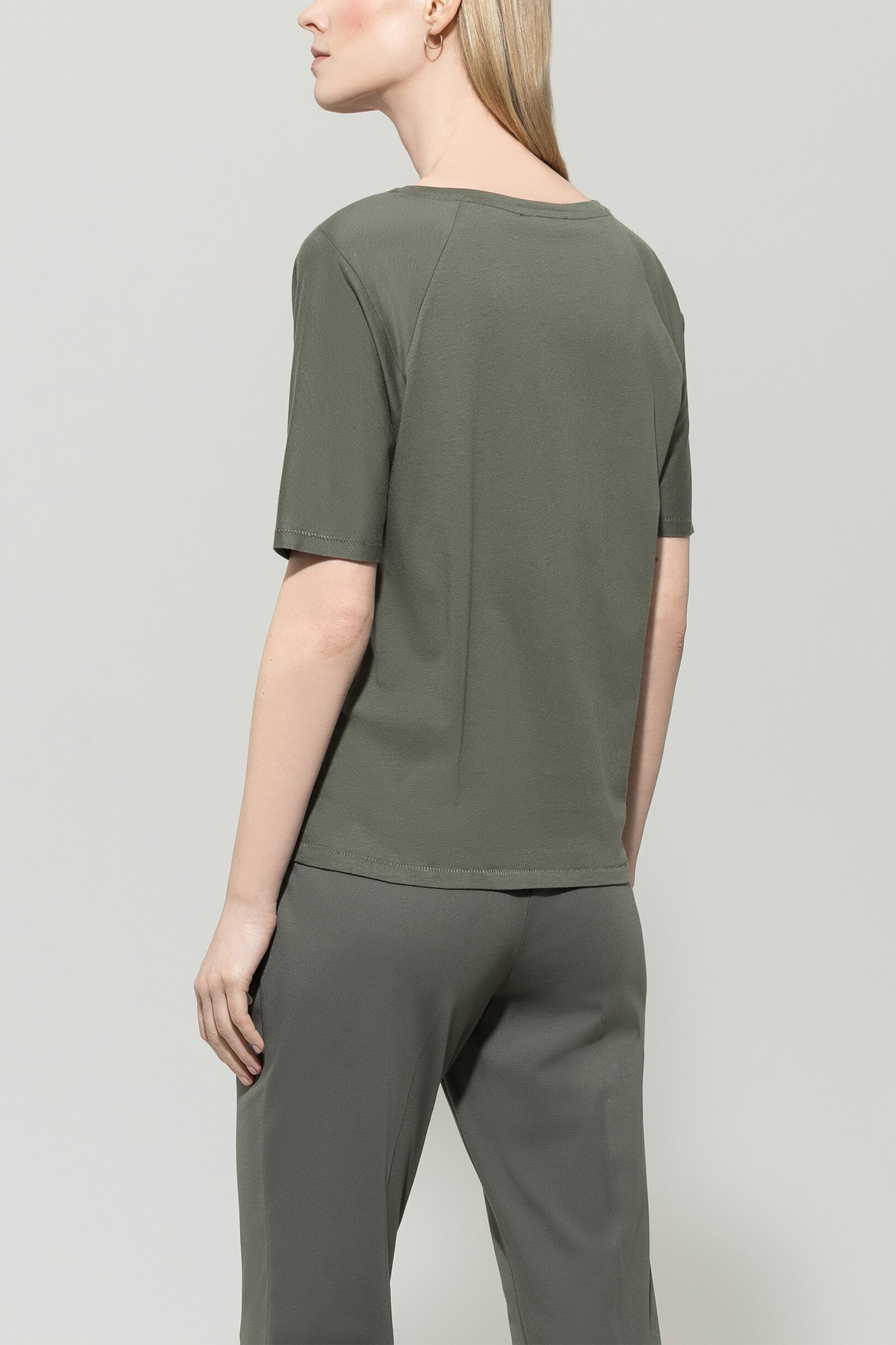 T-Shirt aus Baumwoll-Mix - cool khaki - Standard | Model Rück