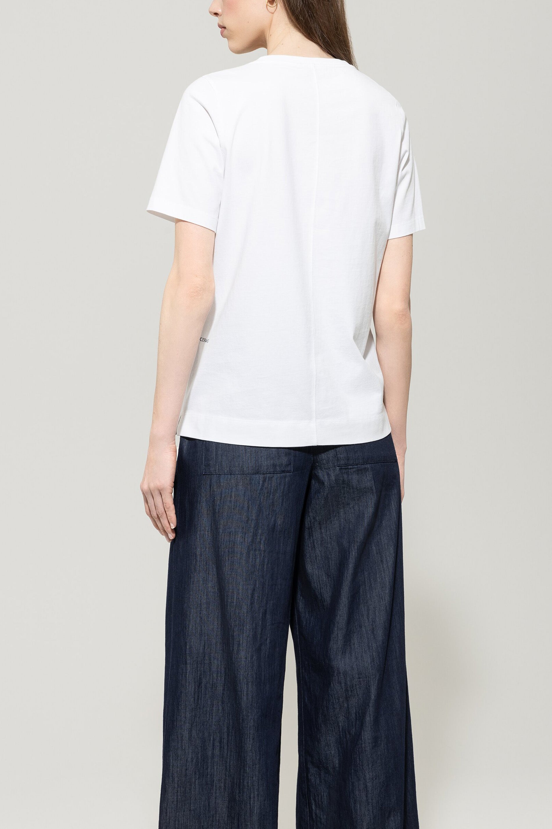 T-Shirt mit Stickerei - bleached white - Standard | Model Rück