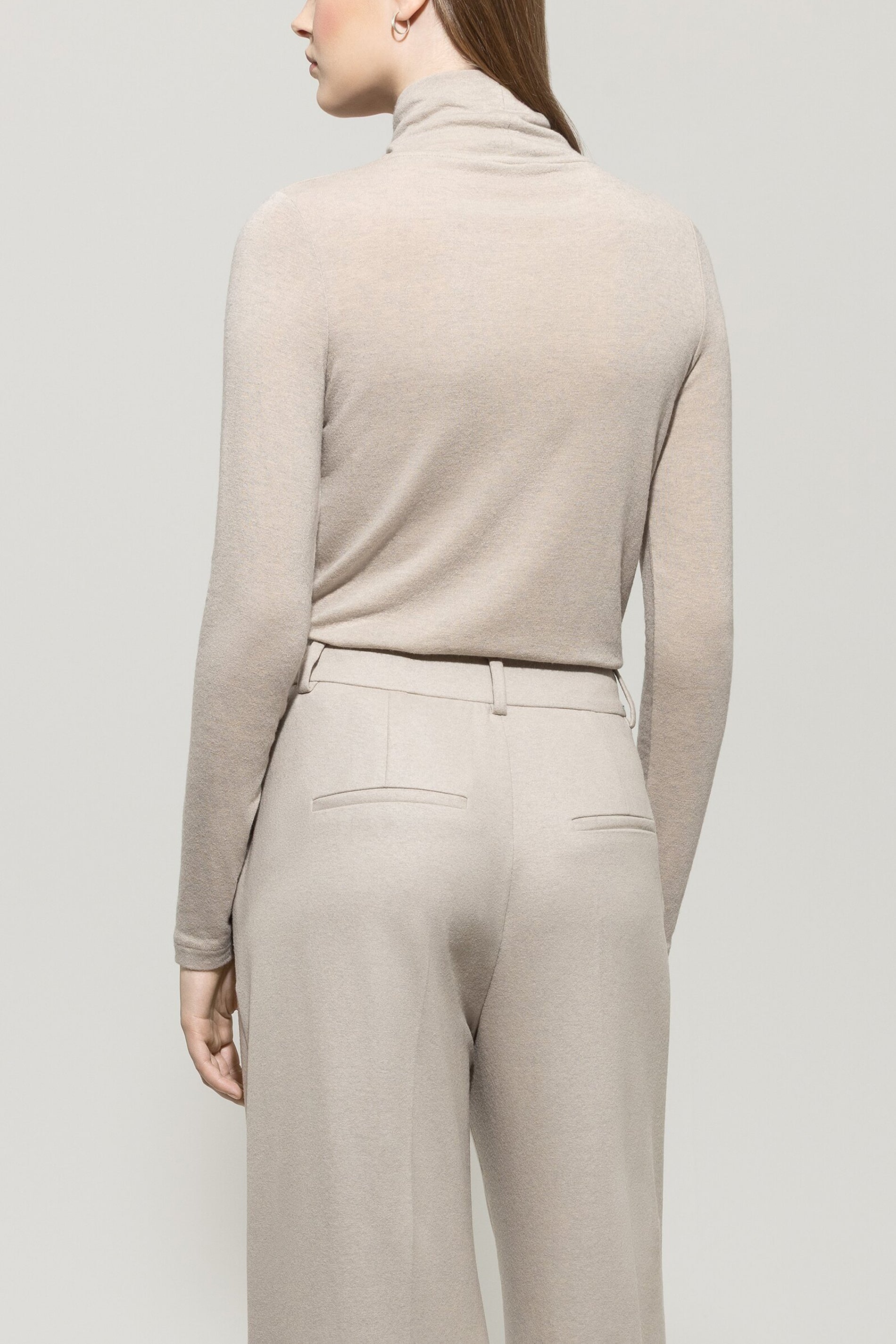 Langarm-Rolli - oyster - Standard | Model Rück