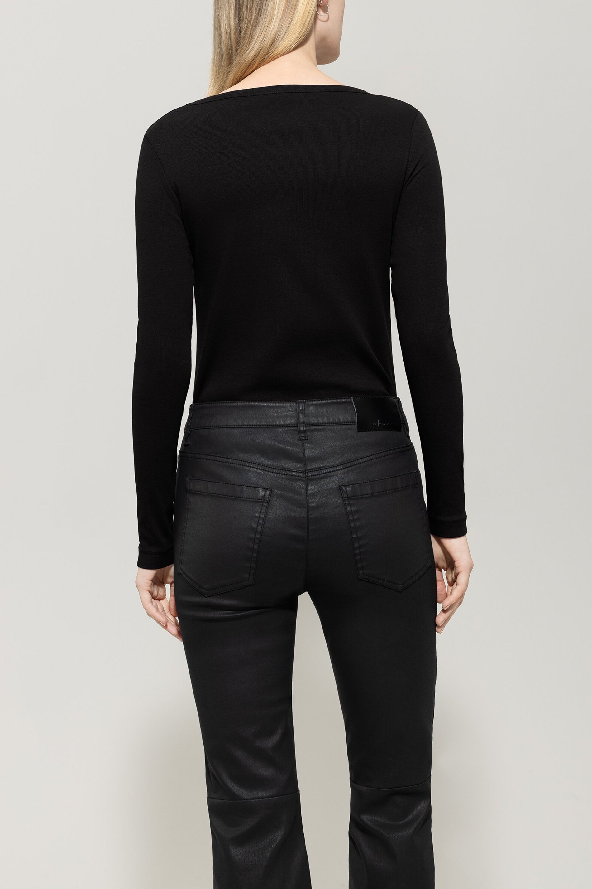 Langarm-Shirt - deep black - Standard | Model Rück