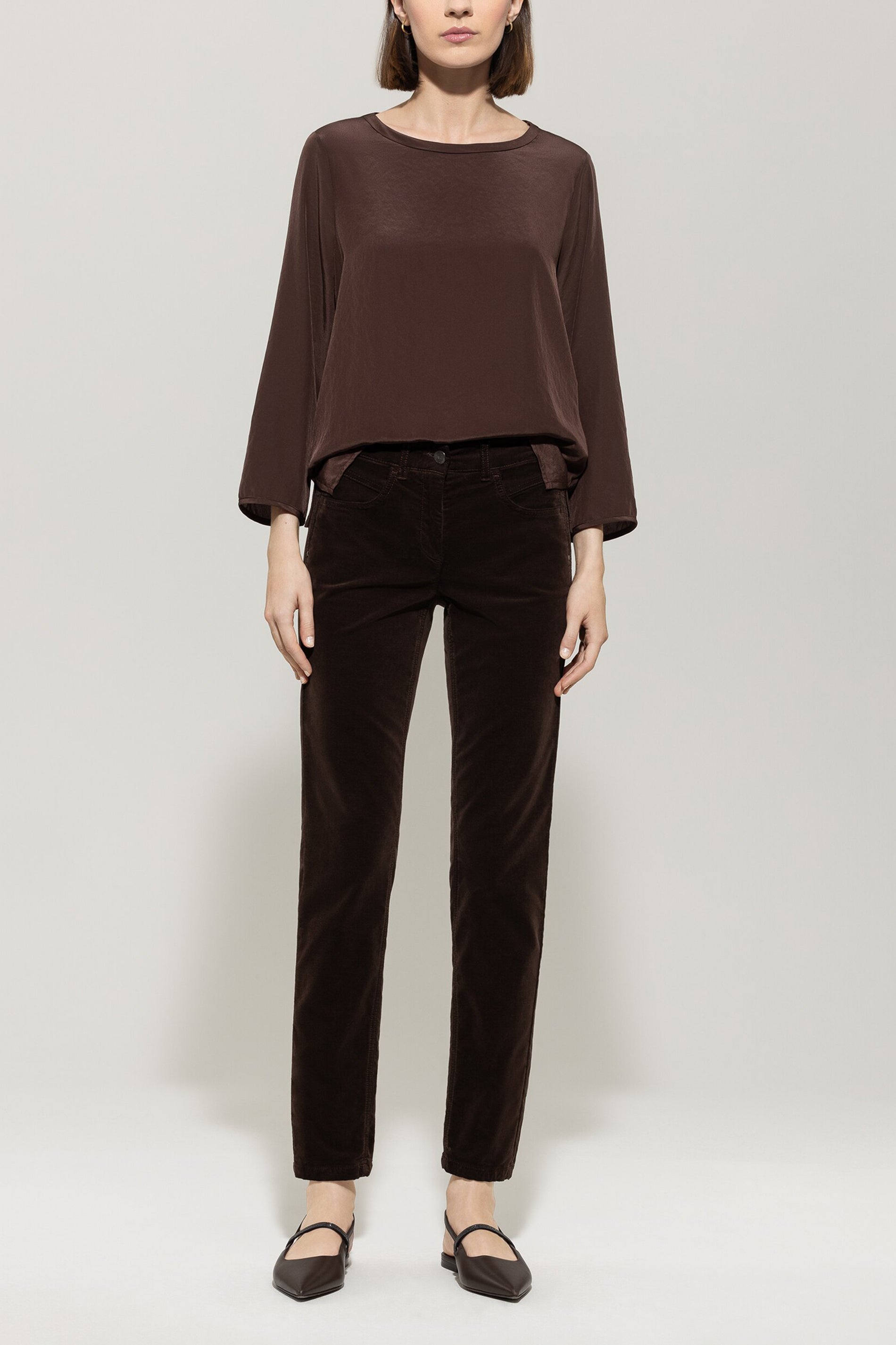 Shirt mit Rücken-Patch - espresso - Standard | Model Front