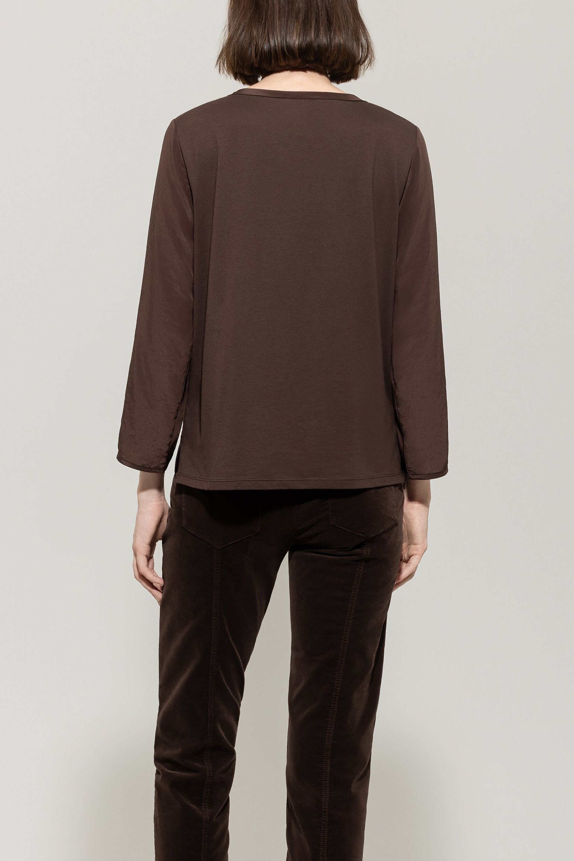 Shirt mit Rücken-Patch - espresso - Standard | Model Rück