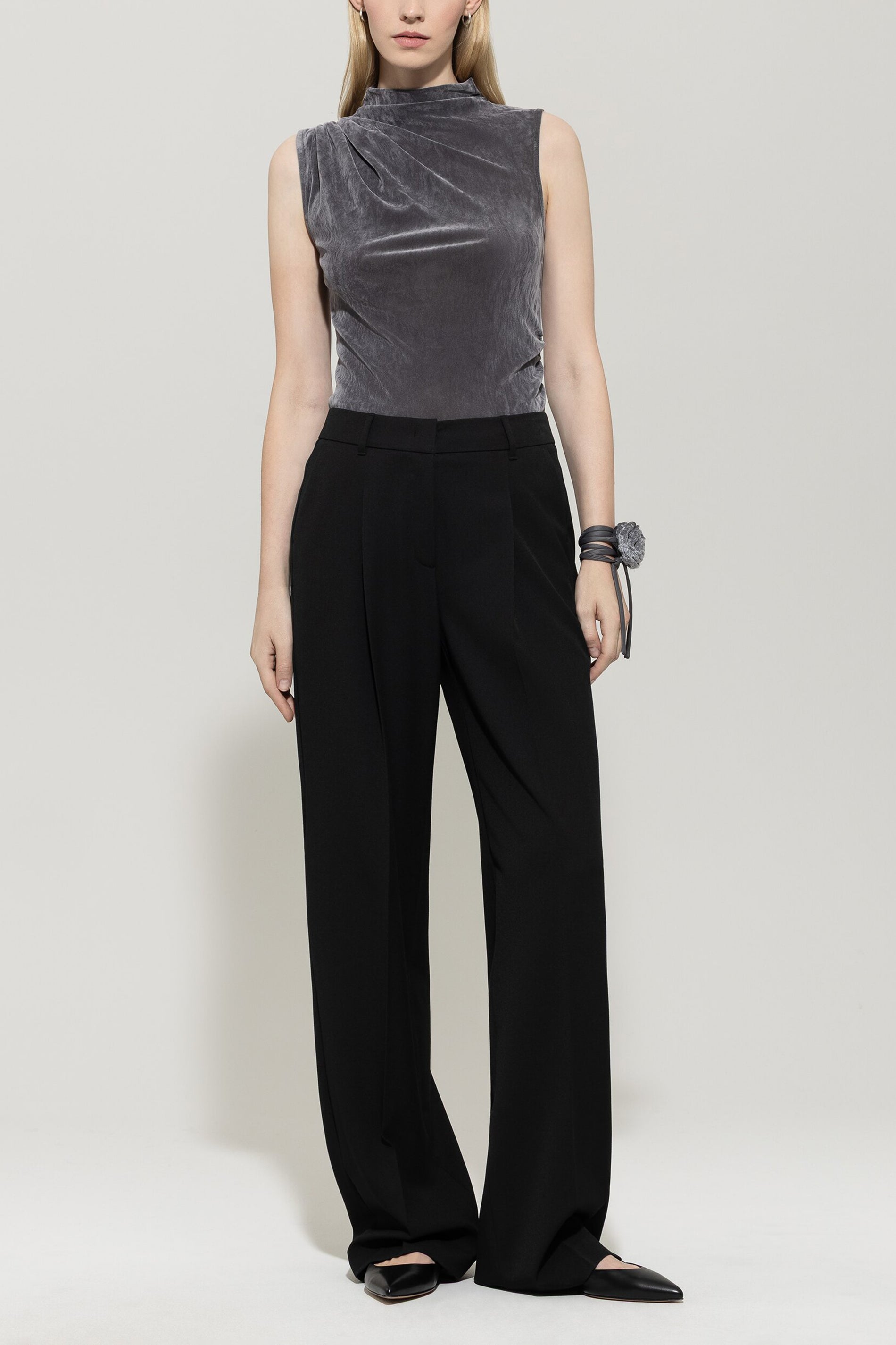 Turtleneck-Samt-Top - urban grey - Standard | Model Front