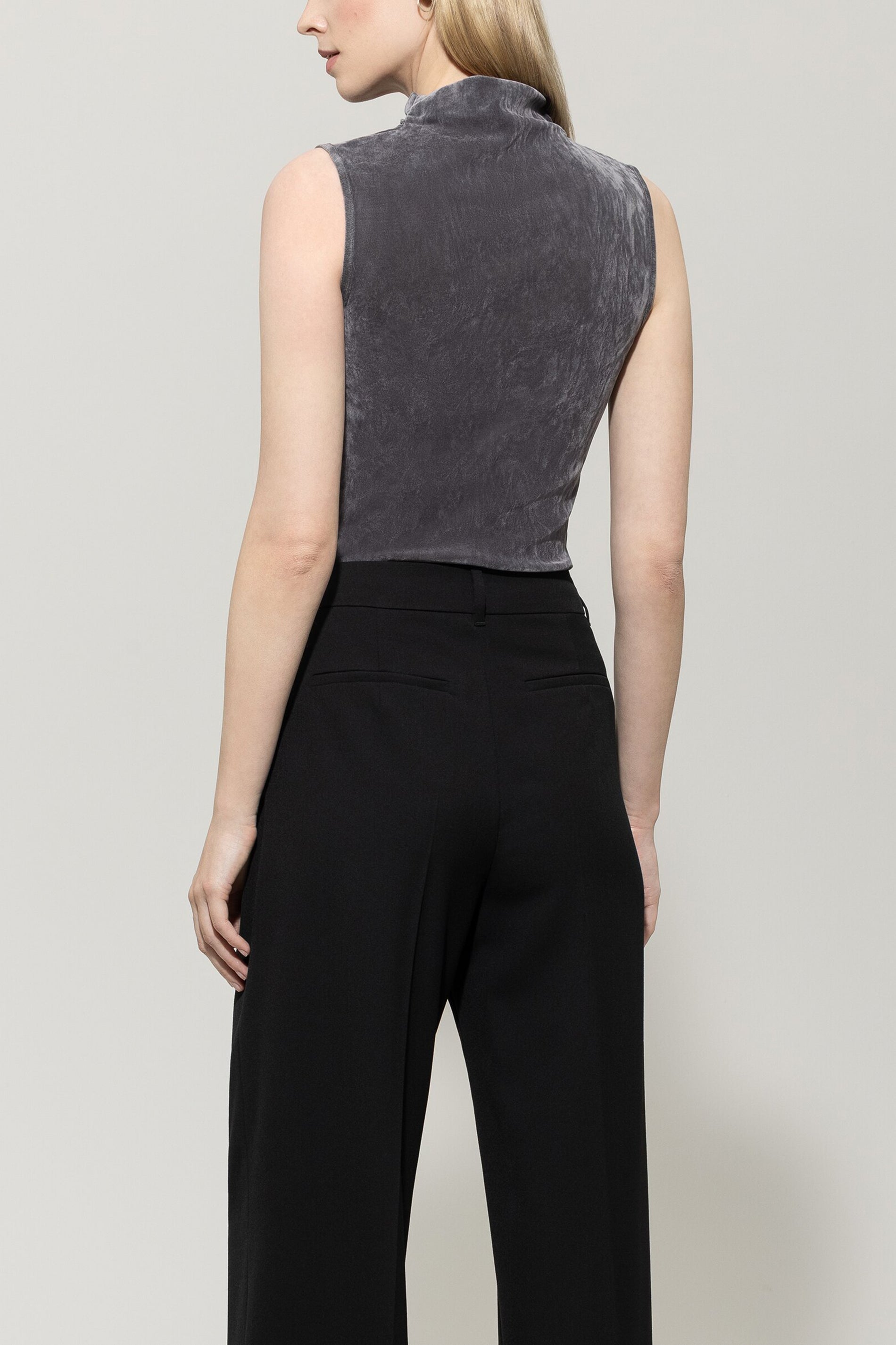 Turtleneck-Samt-Top - urban grey - Standard | Model Rück