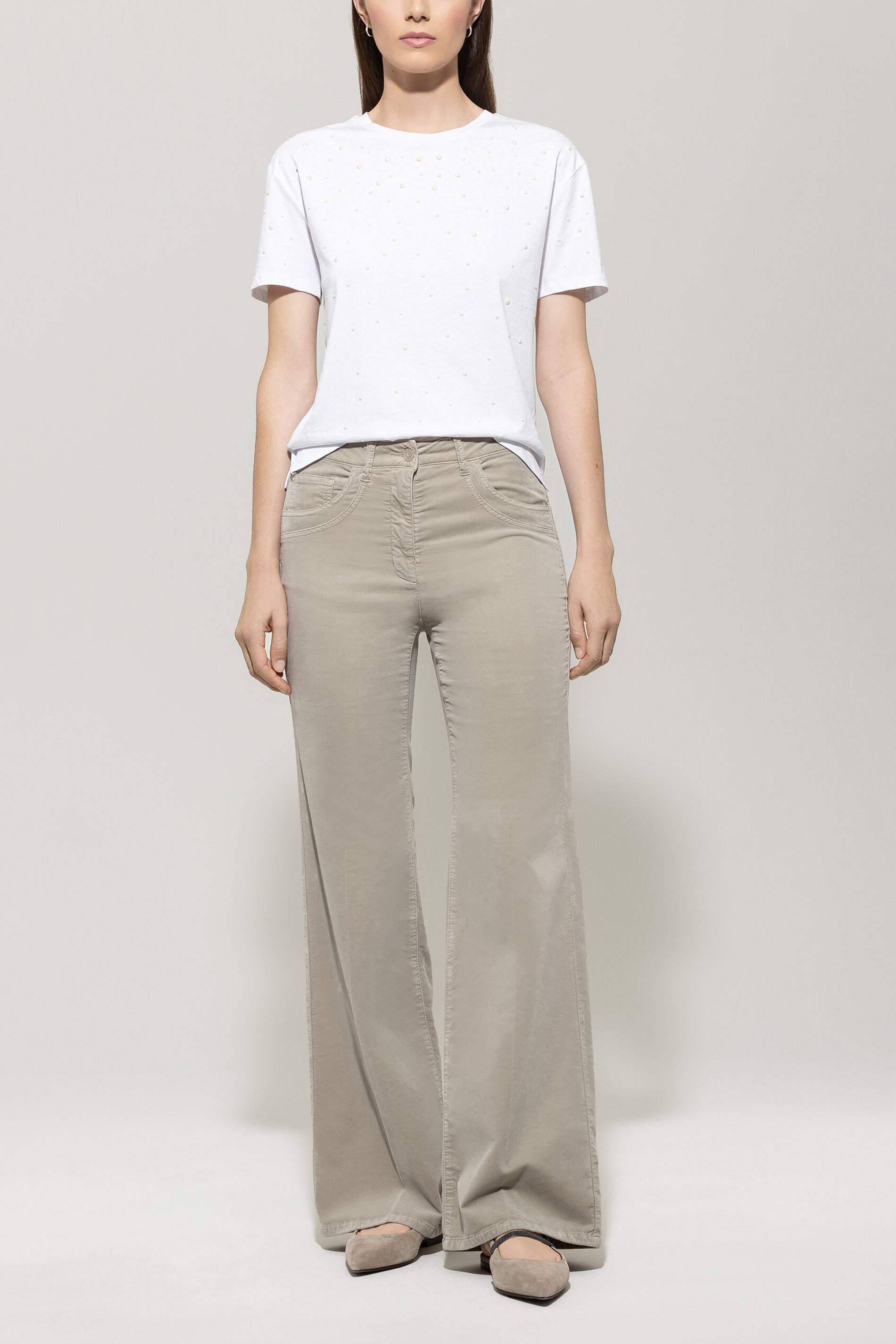 T-Shirt mit Perlen - bleached white - Standard | Model Front