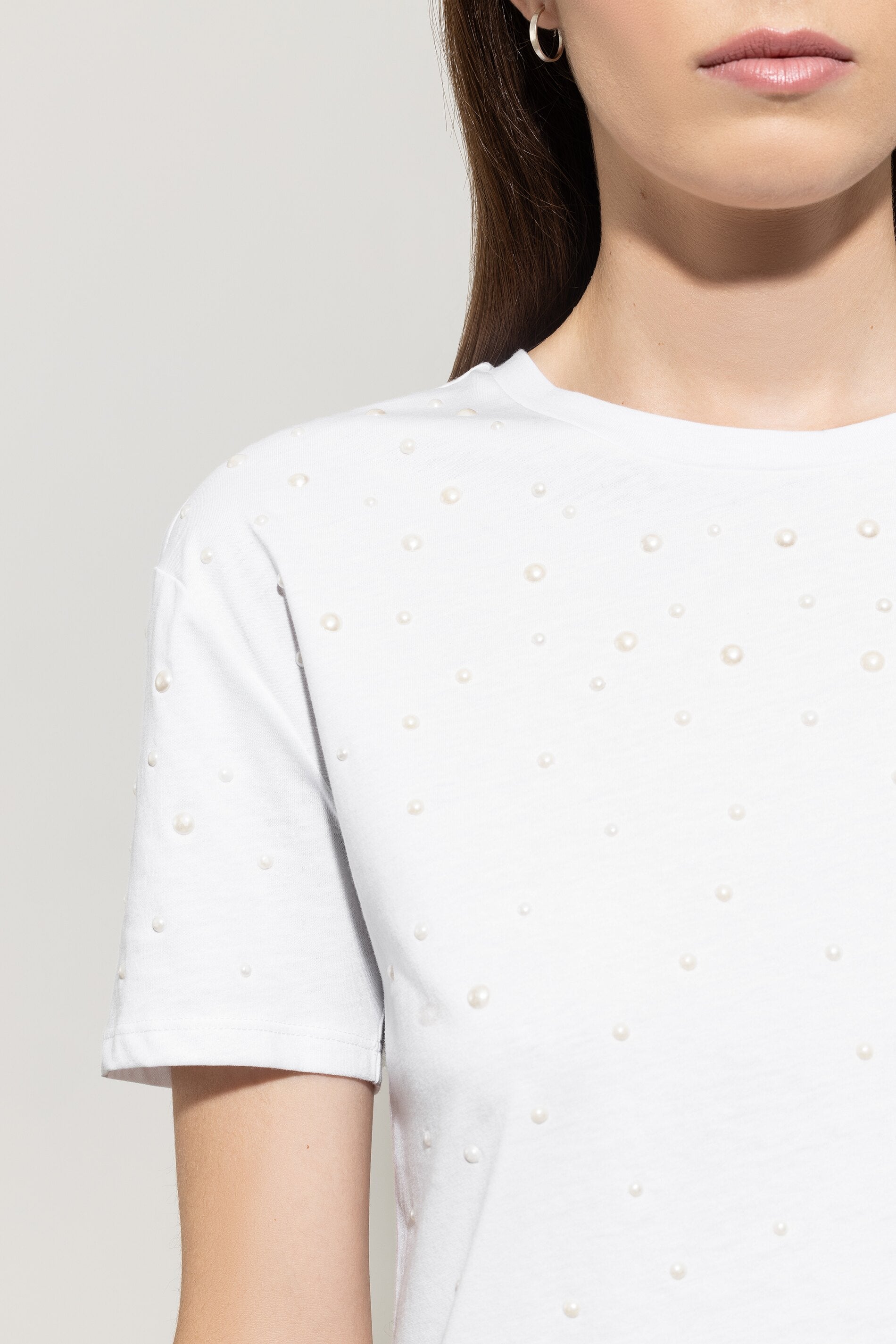 T-Shirt mit Perlen - bleached white - Standard | Model Detail