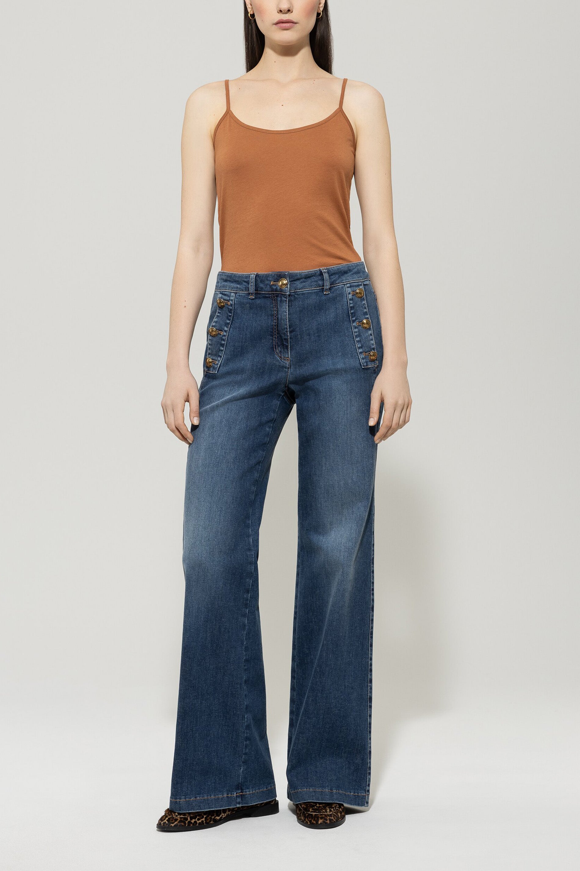 Basic-Spaghetti-Top - cinnamon - Standard | Model Front