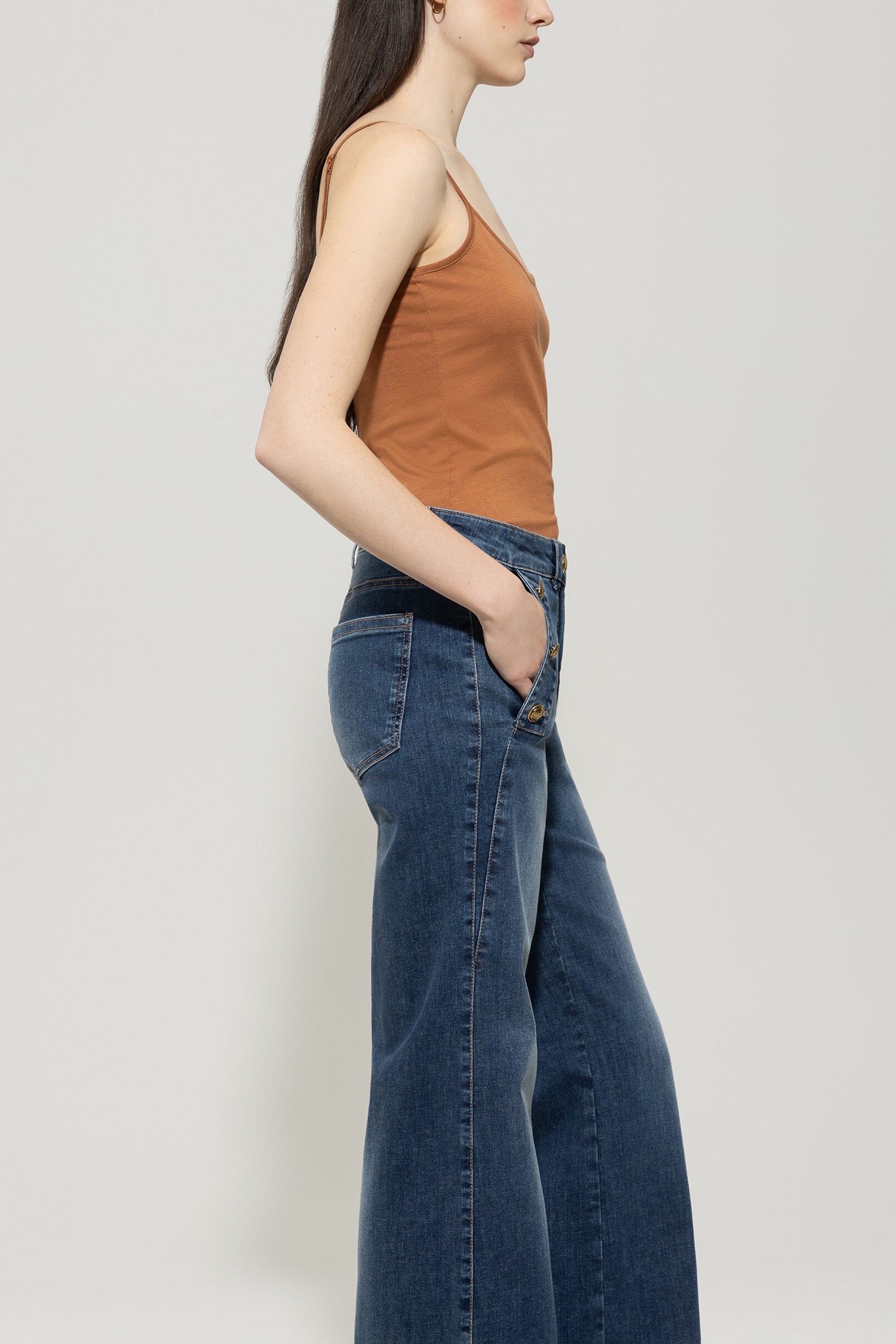 Basic-Spaghetti-Top - cinnamon - Standard | Model Seite