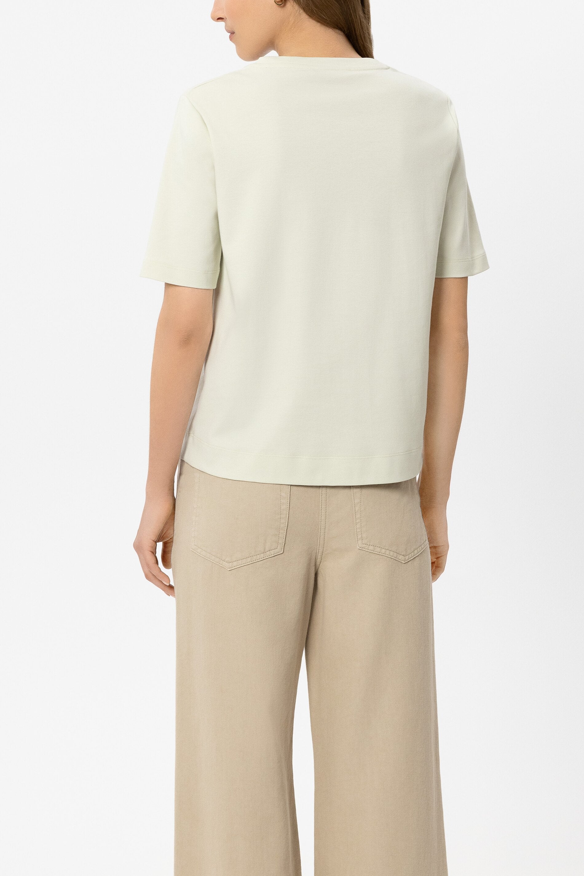 Basic-T-Shirt - pistachio - Standard | Model Rück