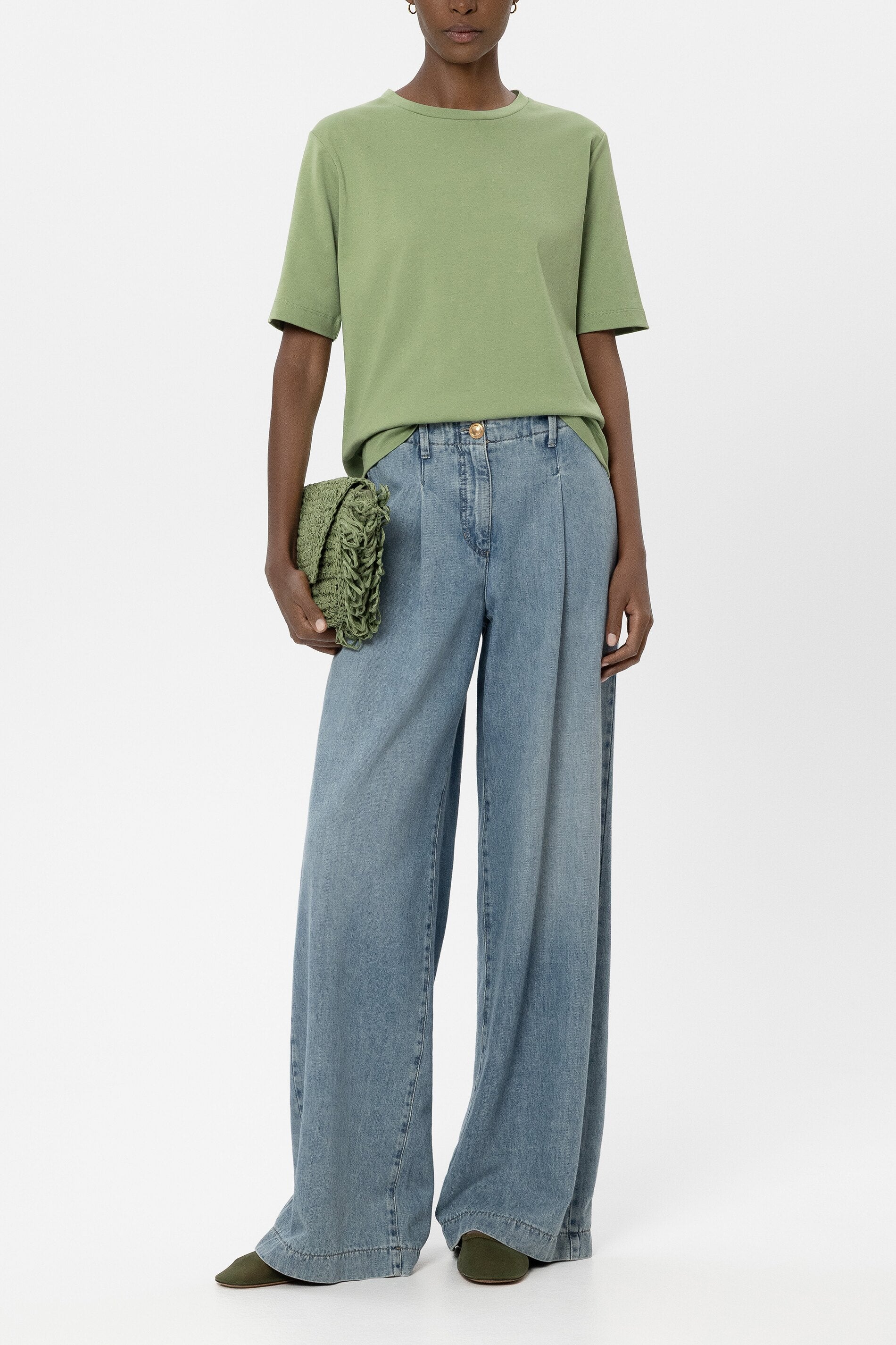 Basic-T-Shirt - moss green - Standard | Model Front